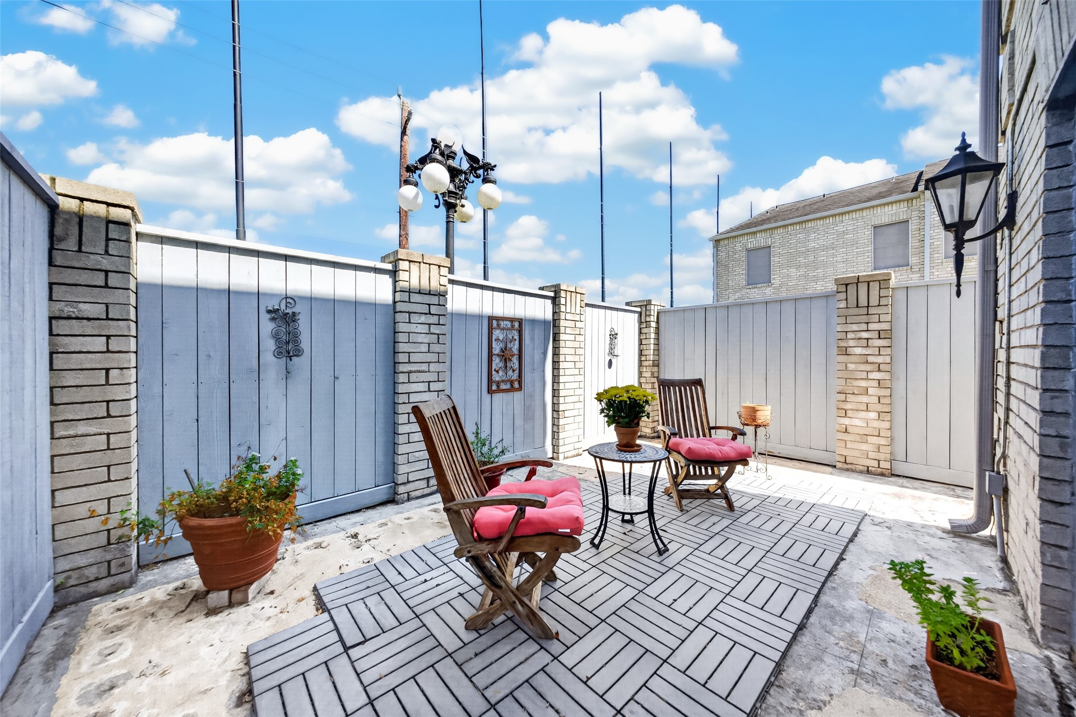 404 Wilcrest Drive, #404, Houston, TX 77042