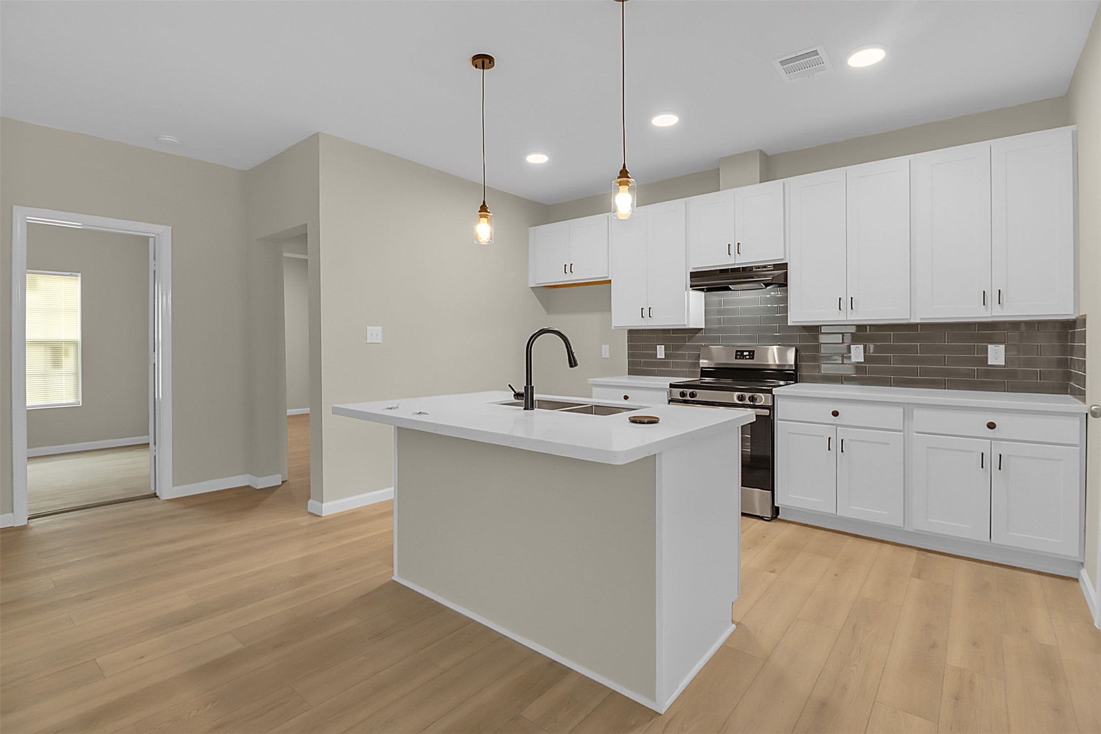 101 E James Street, Baytown, TX 77520 101 E James Street, Baytown, TX 77520