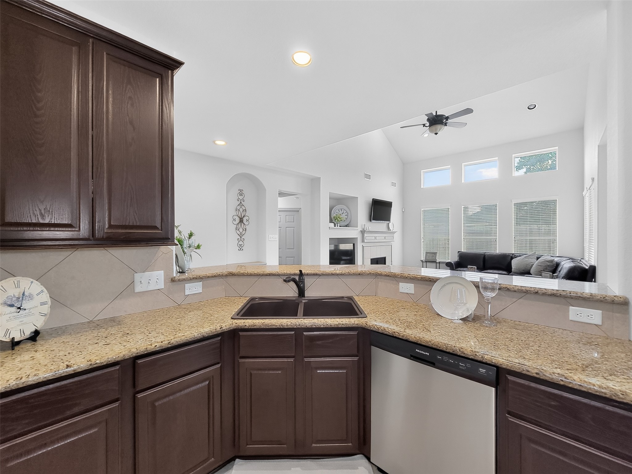 4027 Chestnut Bend Drive, Missouri City, TX 77459