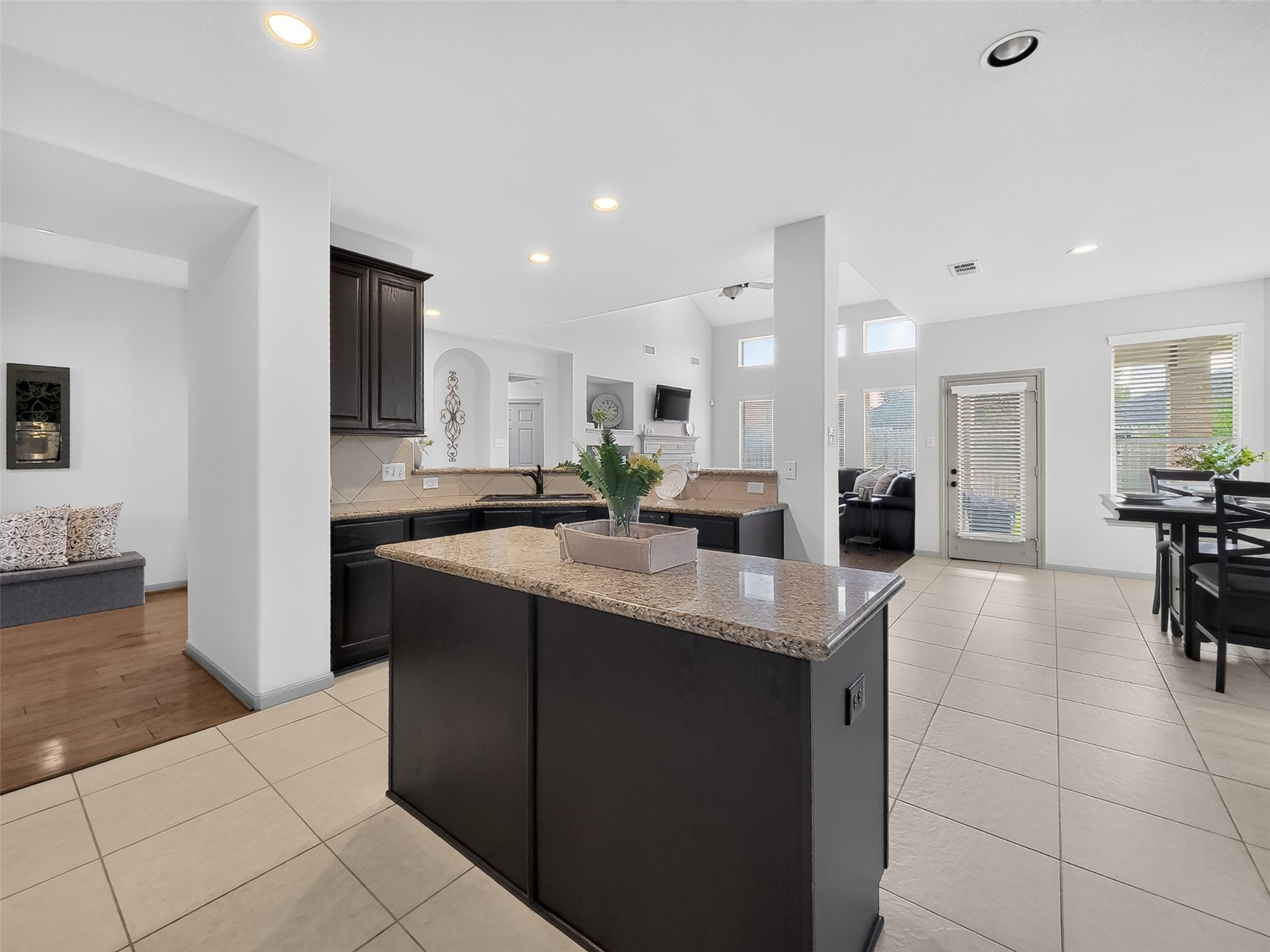 4027 Chestnut Bend Drive, Missouri City, TX 77459