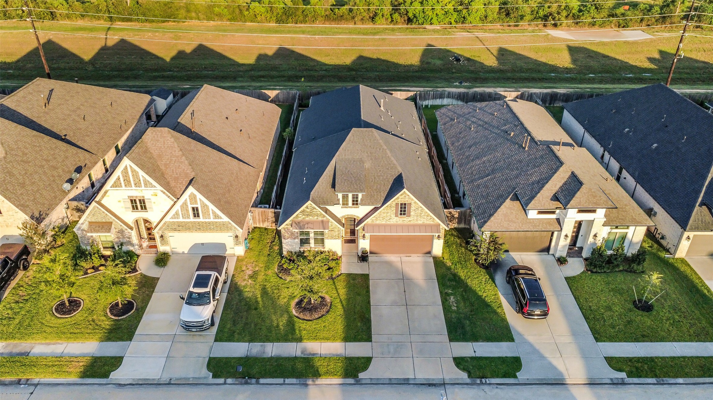 This home has no backdoor neighbors.
