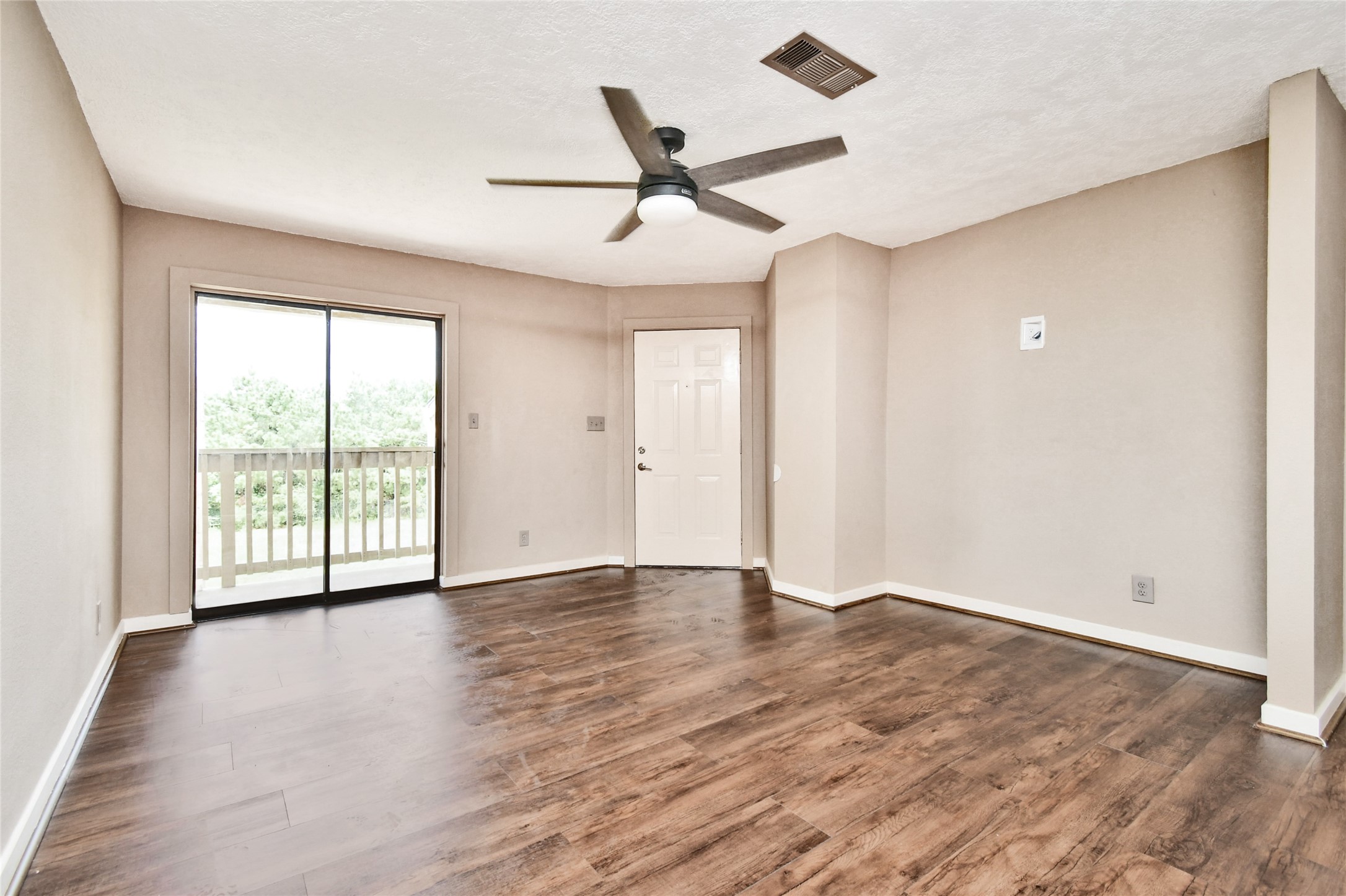 2501 Gulf Freeway, #14A, Dickinson, TX 77539