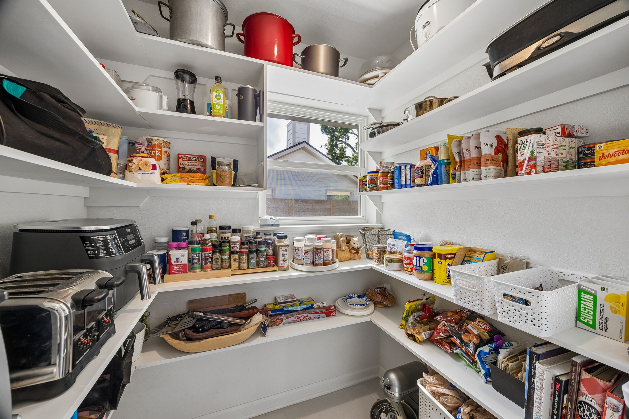 Spacious walk-in pantry!