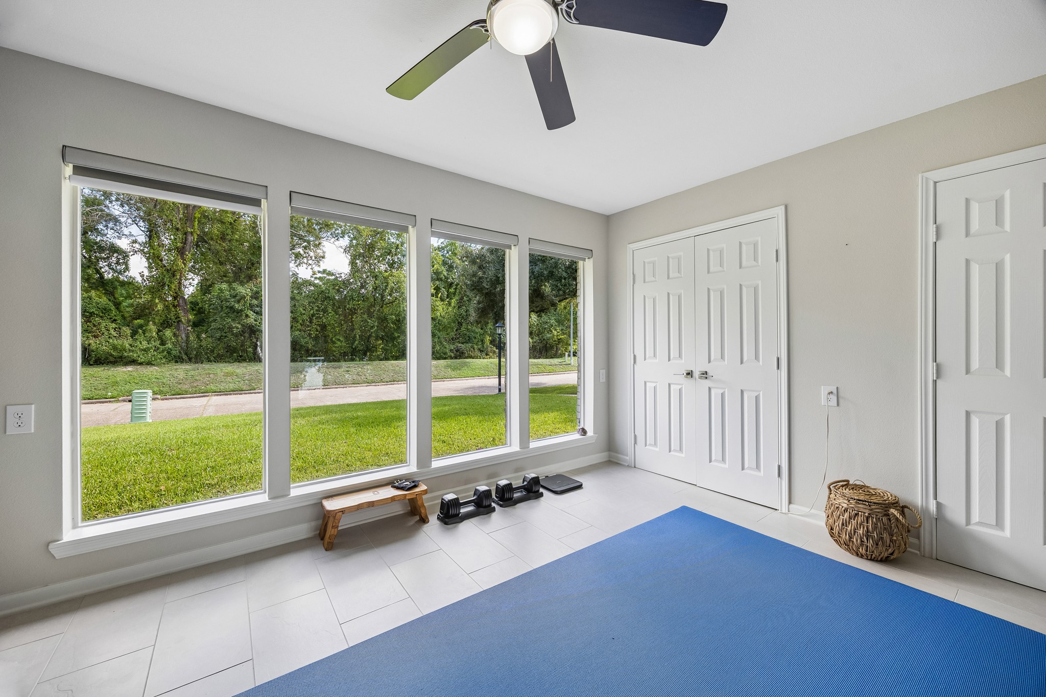 One of the 3 secondary bedrooms.