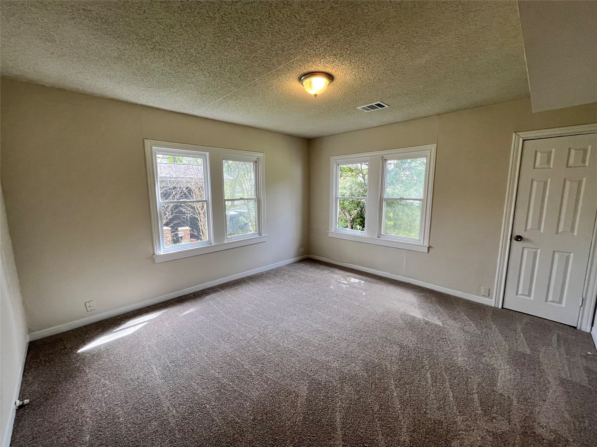 30 12th Avenue N, Texas City, TX 77590
