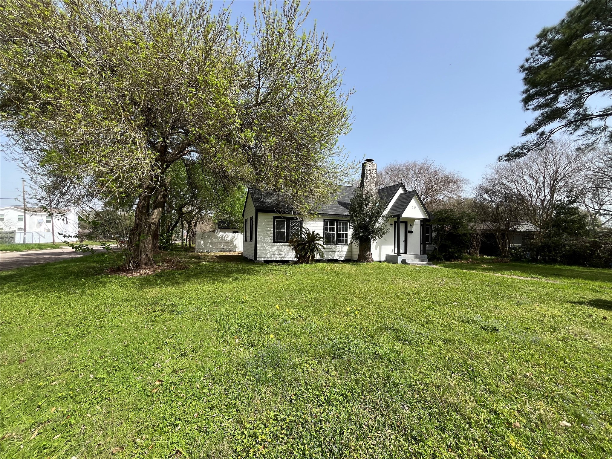 30 12th Avenue N, Texas City, TX 77590