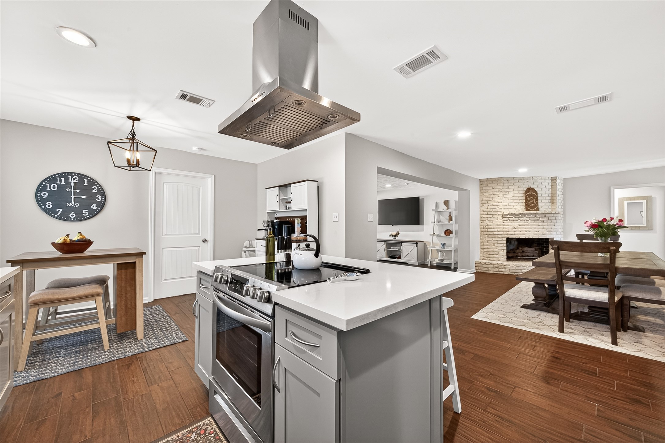 Well-designed kitchen with an open layout that allows you to cook while staying connected to the conversation and activity, making it perfect for entertaining and everyday living.