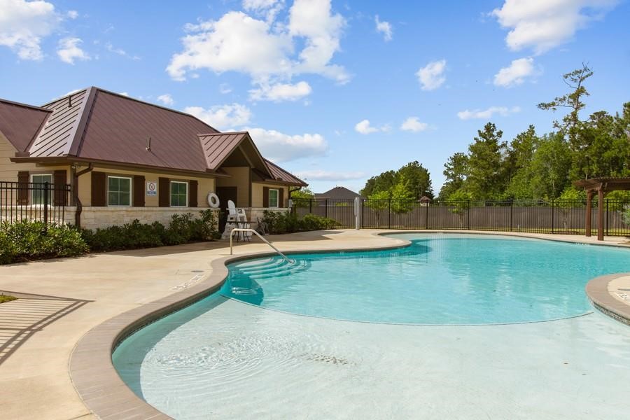 437 Summerset Landing Court, Conroe, TX 77304