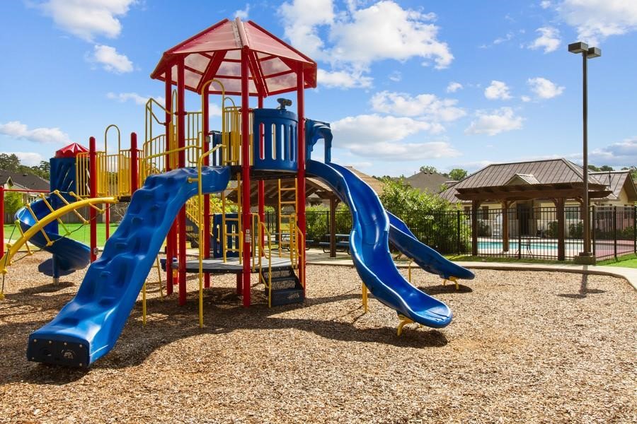 437 Summerset Landing Court, Conroe, TX 77304