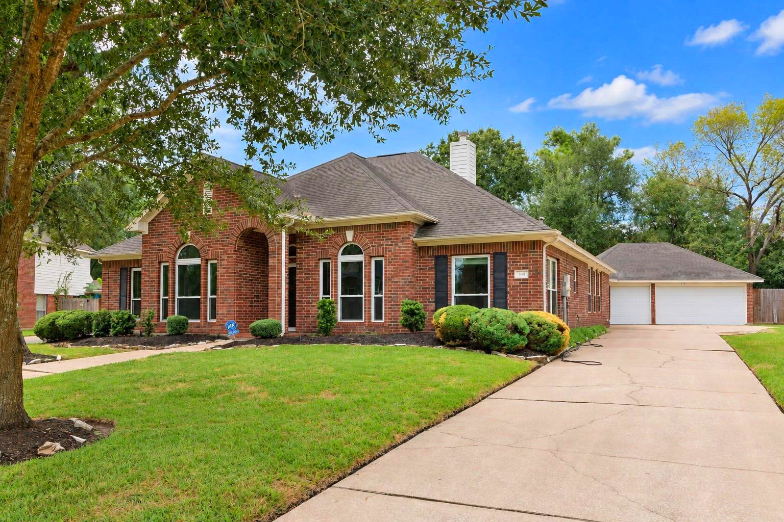 Welcome to 304 Melodywood Dr, Friendswood