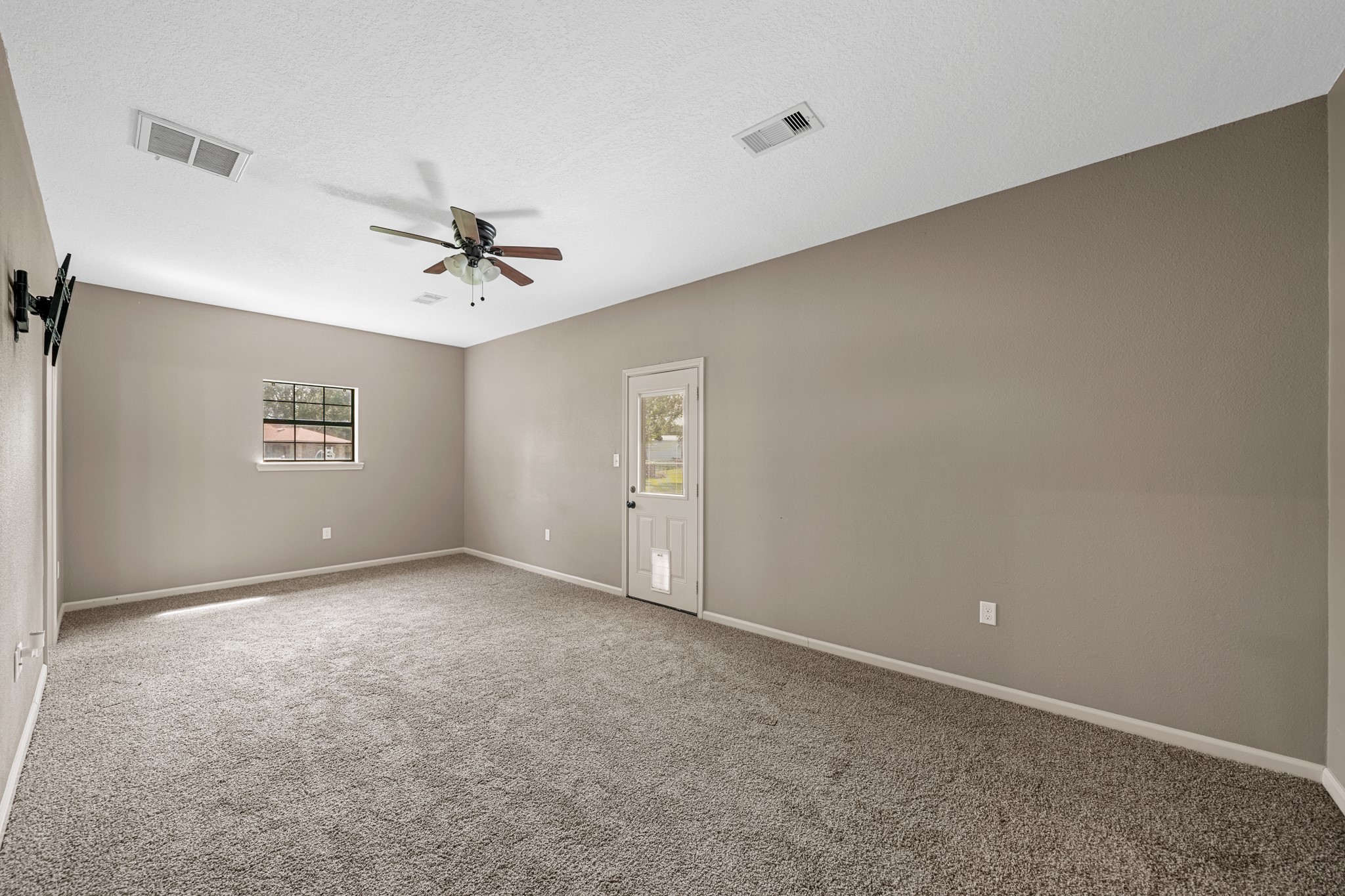 4435 S Tower Road, Santa Fe, TX 77517