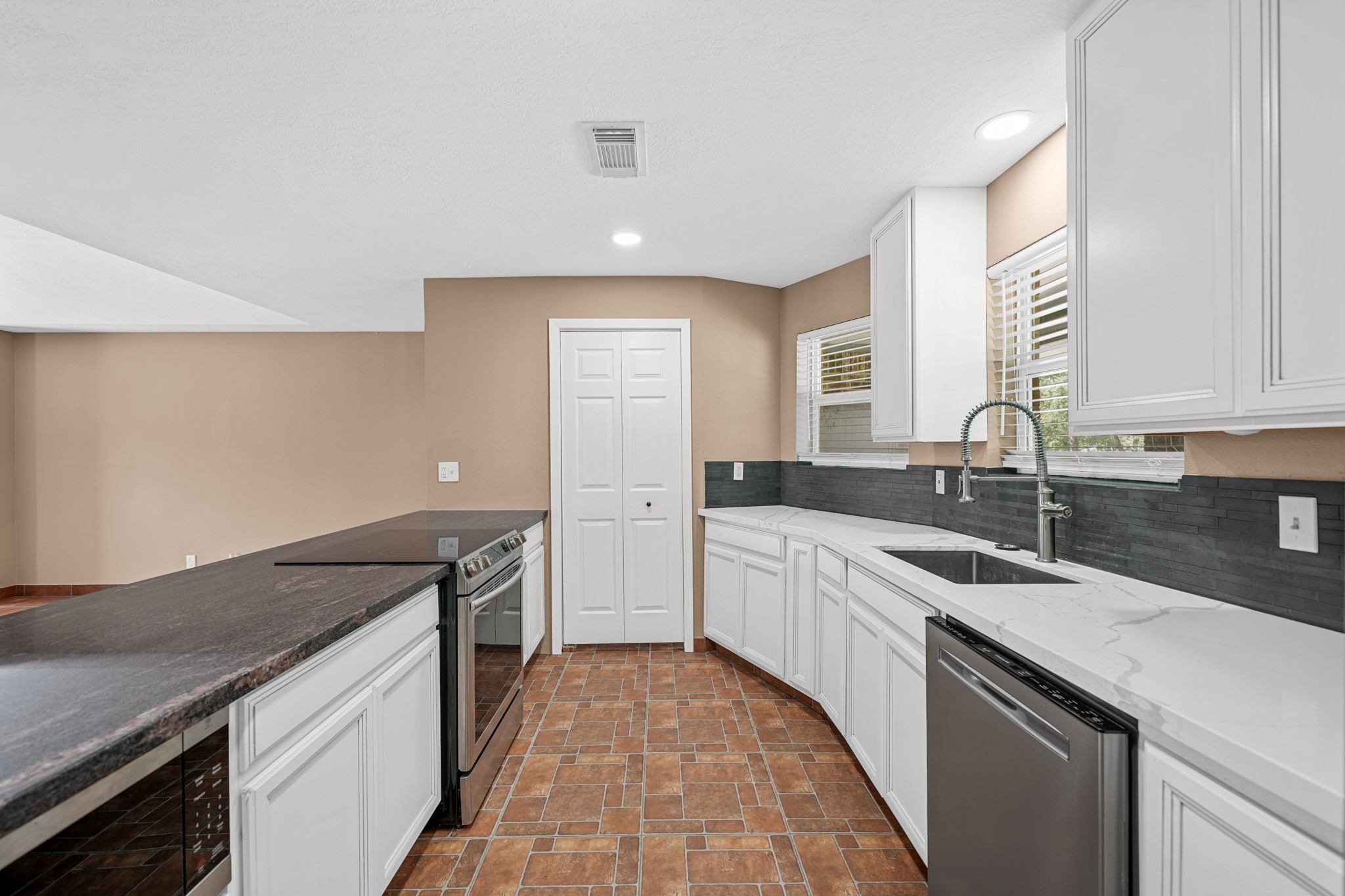 4435 S Tower Road, Santa Fe, TX 77517