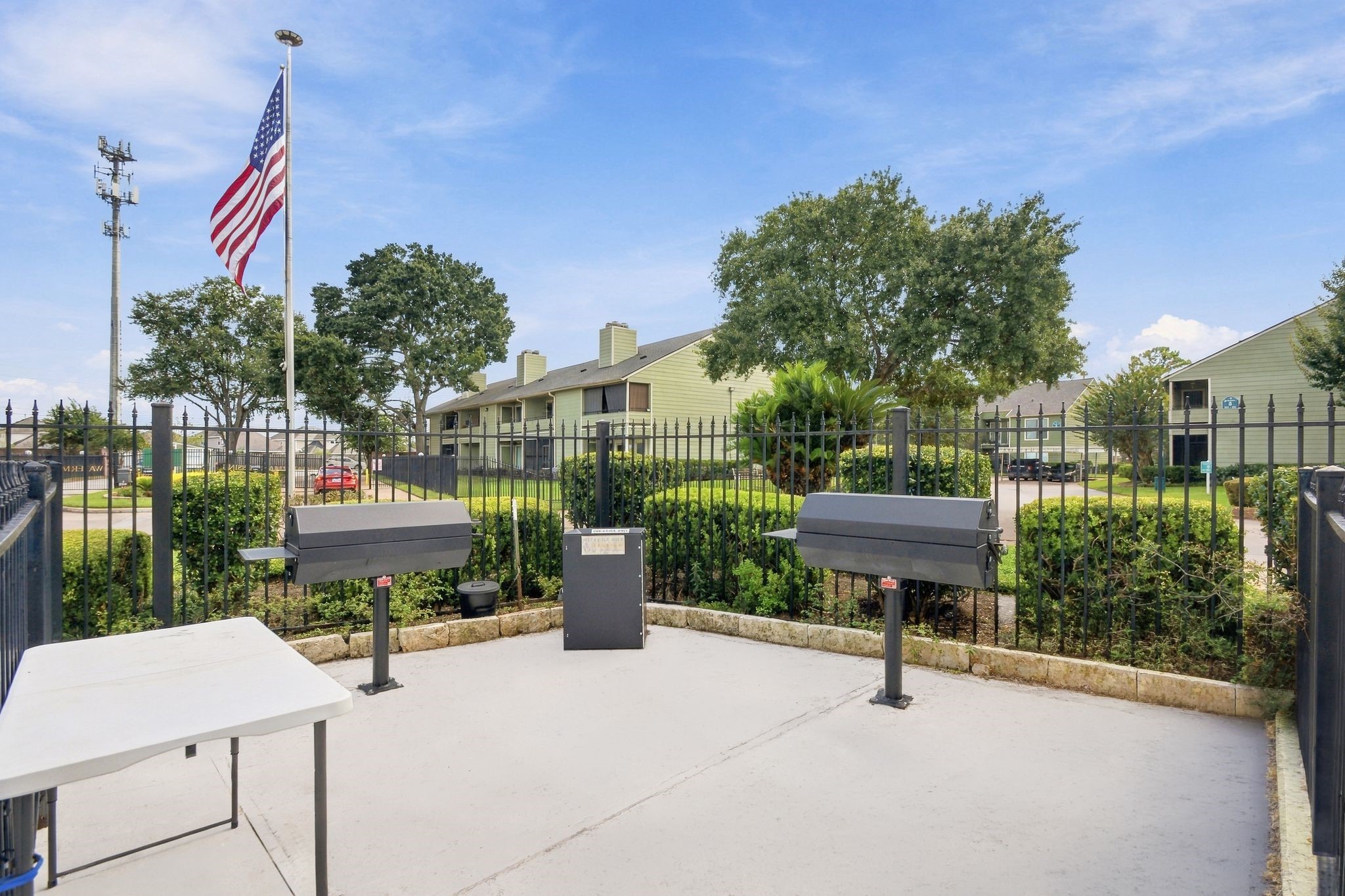 There are a few BBQ grills for residents to enjoy safely!