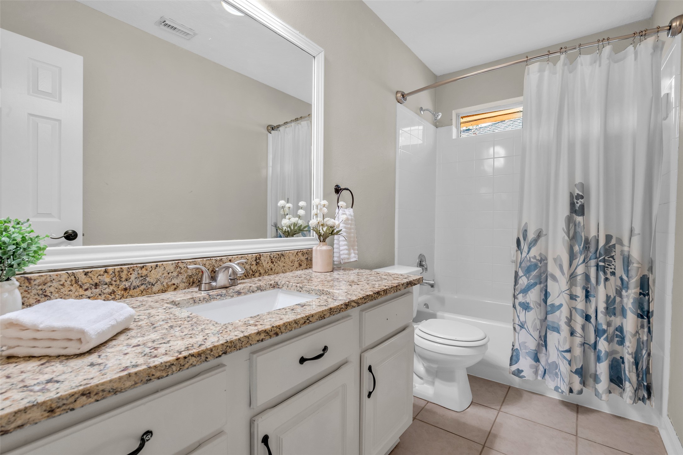Guest Bathroom located between guest bedroom 1 and 2