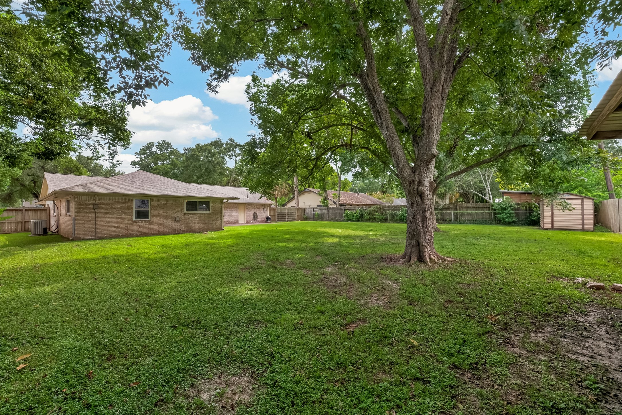 114 E Wildwinn Drive, Alvin, TX 77511