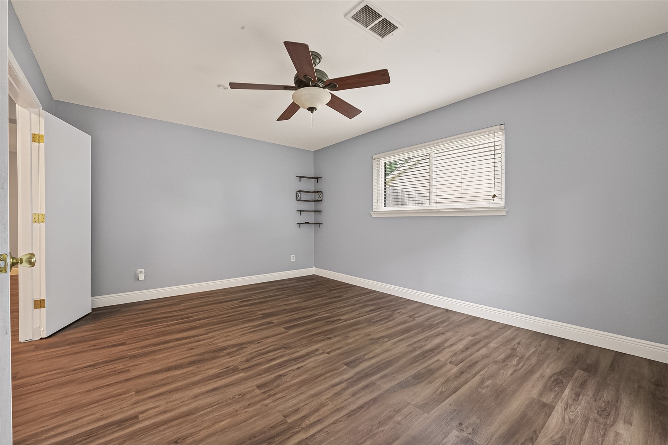 114 E Wildwinn Drive, Alvin, TX 77511