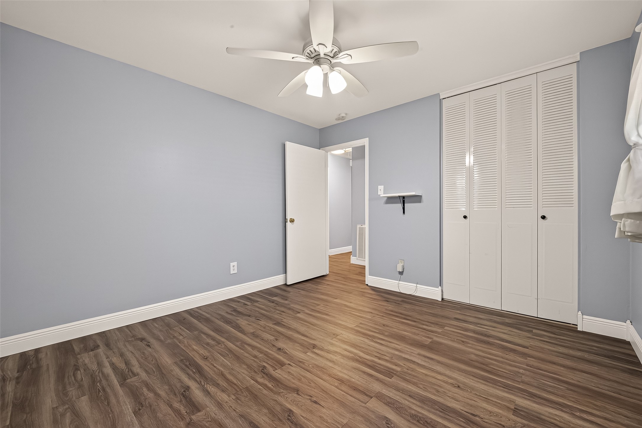114 E Wildwinn Drive, Alvin, TX 77511
