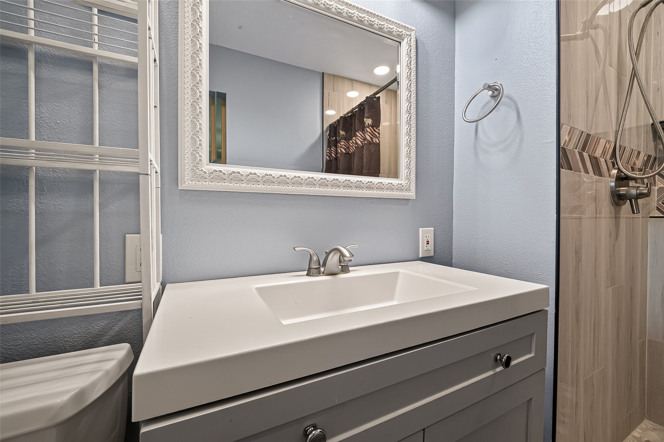 114 E Wildwinn Drive, Alvin, TX 77511
