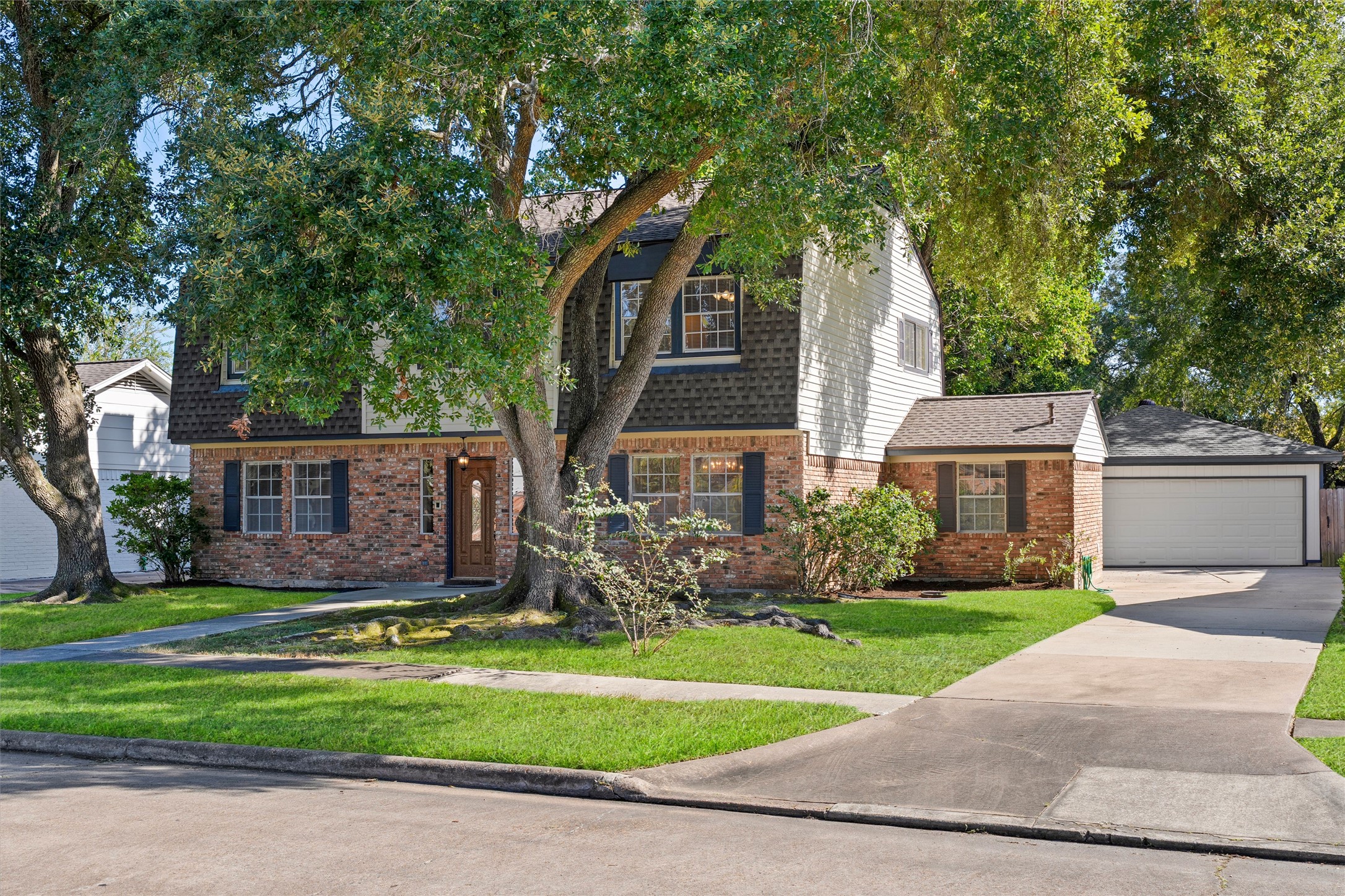 Brook Forest is a beautifully established neighborhood.