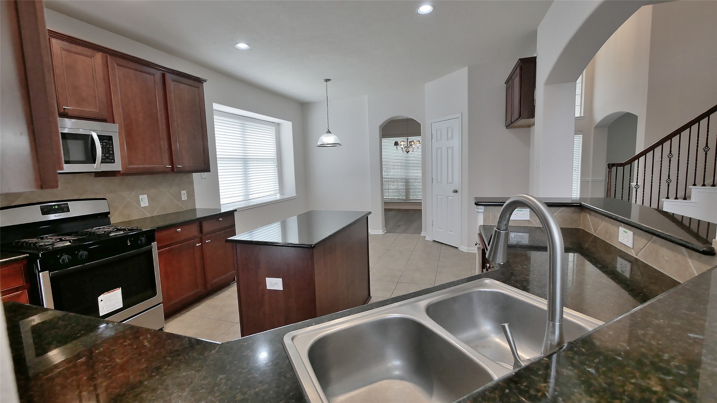 Kitchen and Breakfast
