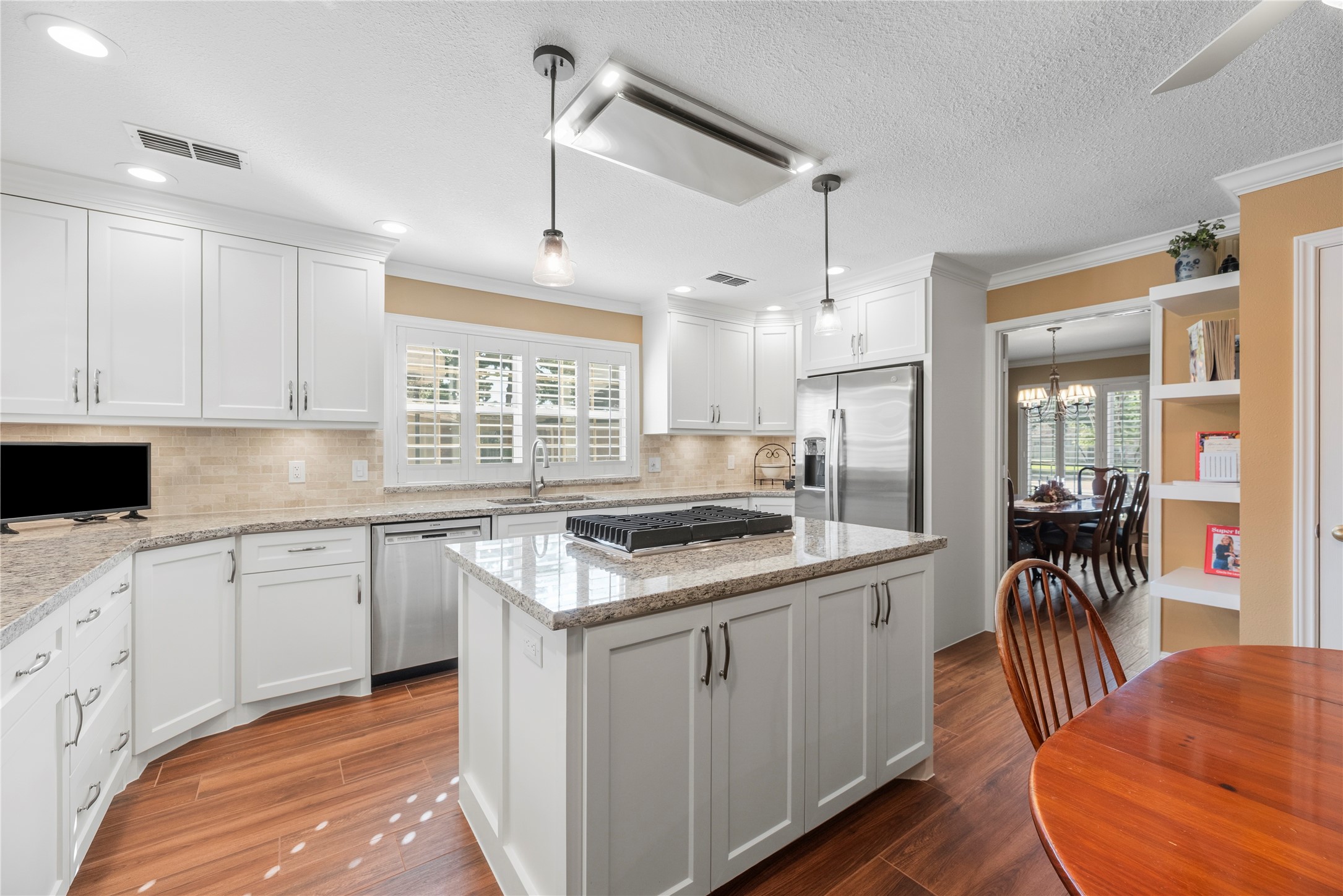 One more look at this fabulous kitchen!