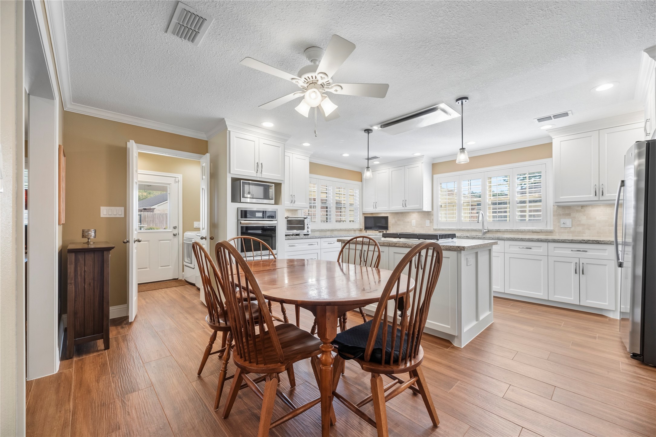 Breakfast area between the kitchen and family room.