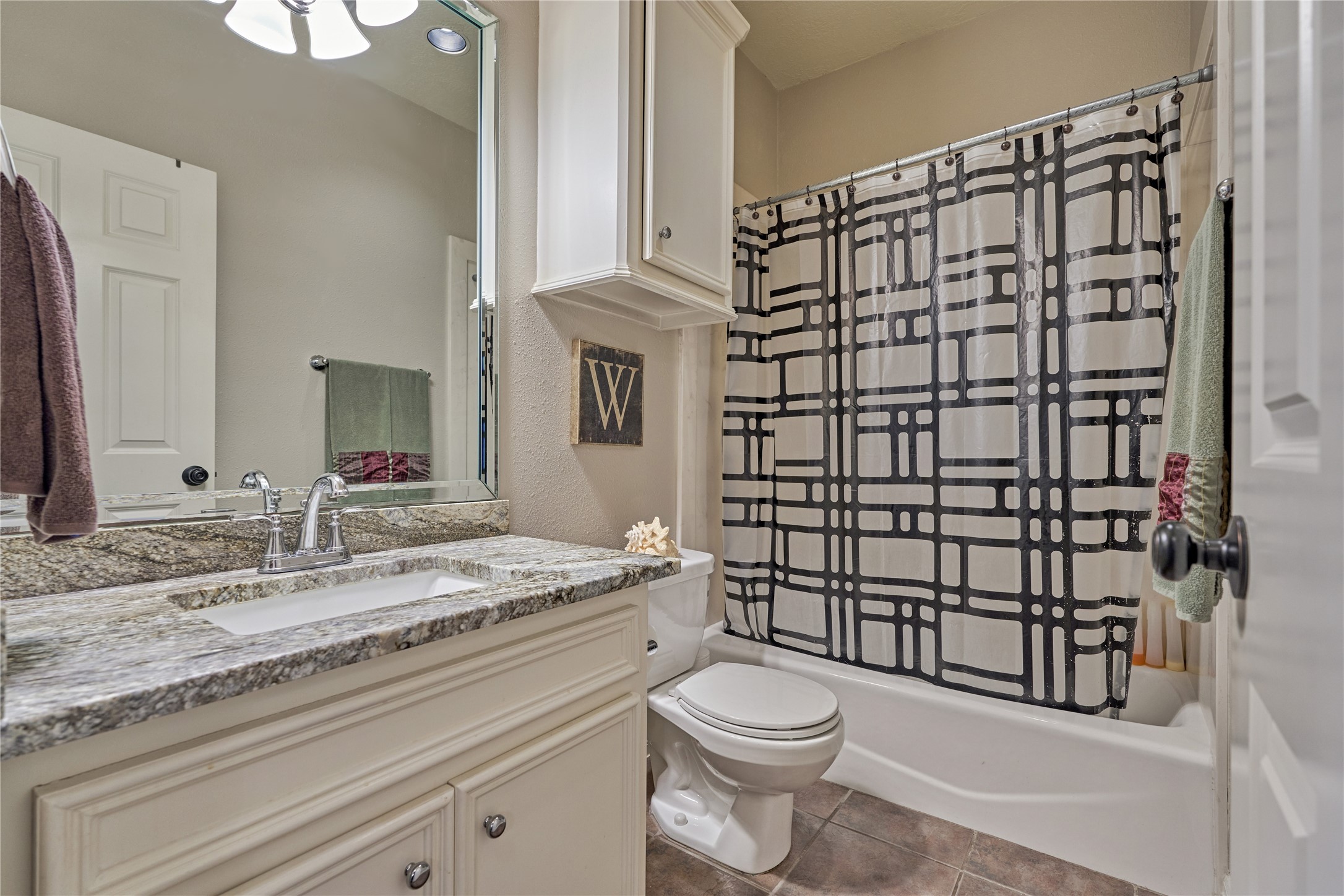 Well-appointed hall bath shared by both secondary bedrooms.