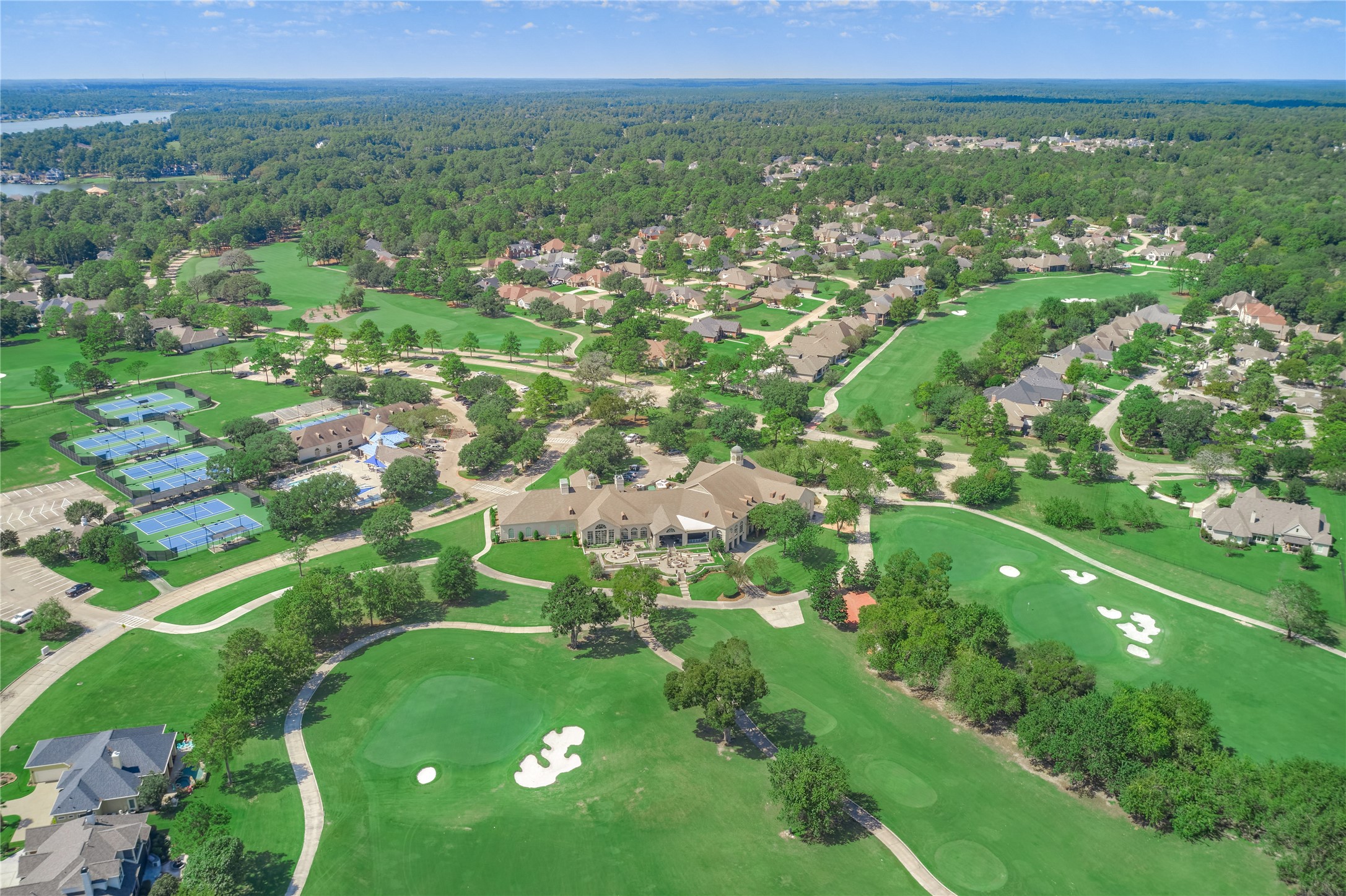 Overall view of the country club and amenities