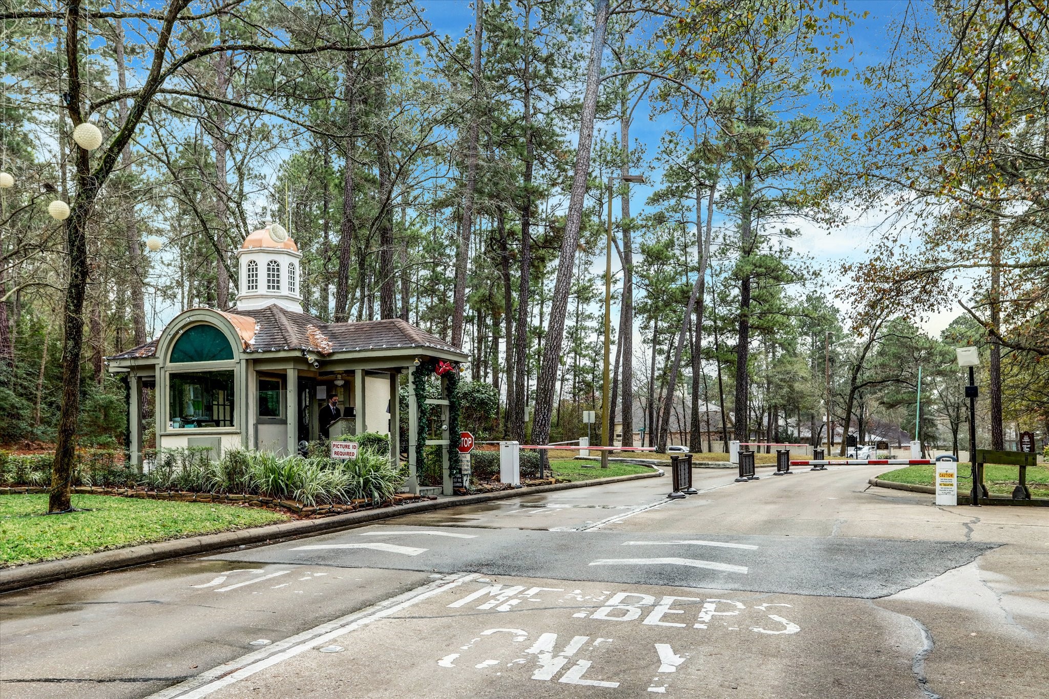 Bentwater features a professionally staffed, manned entry gate providing controlled access into this premier gated community for added privacy and peace of mind.