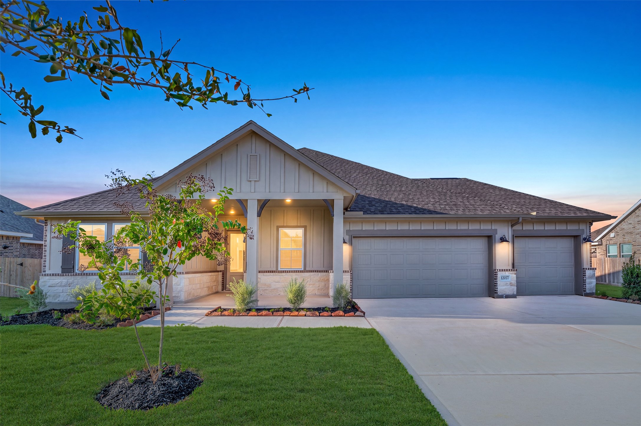 12027 Old Fashion Circle, Mont Belvieu, TX 77535