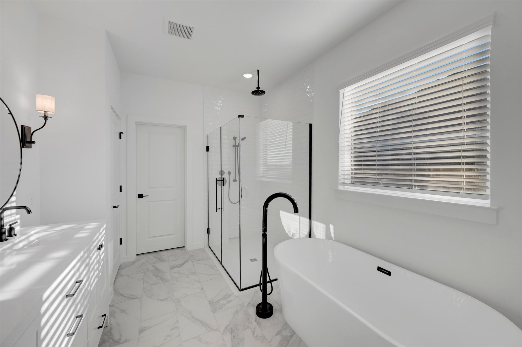 Luxurious primary bath