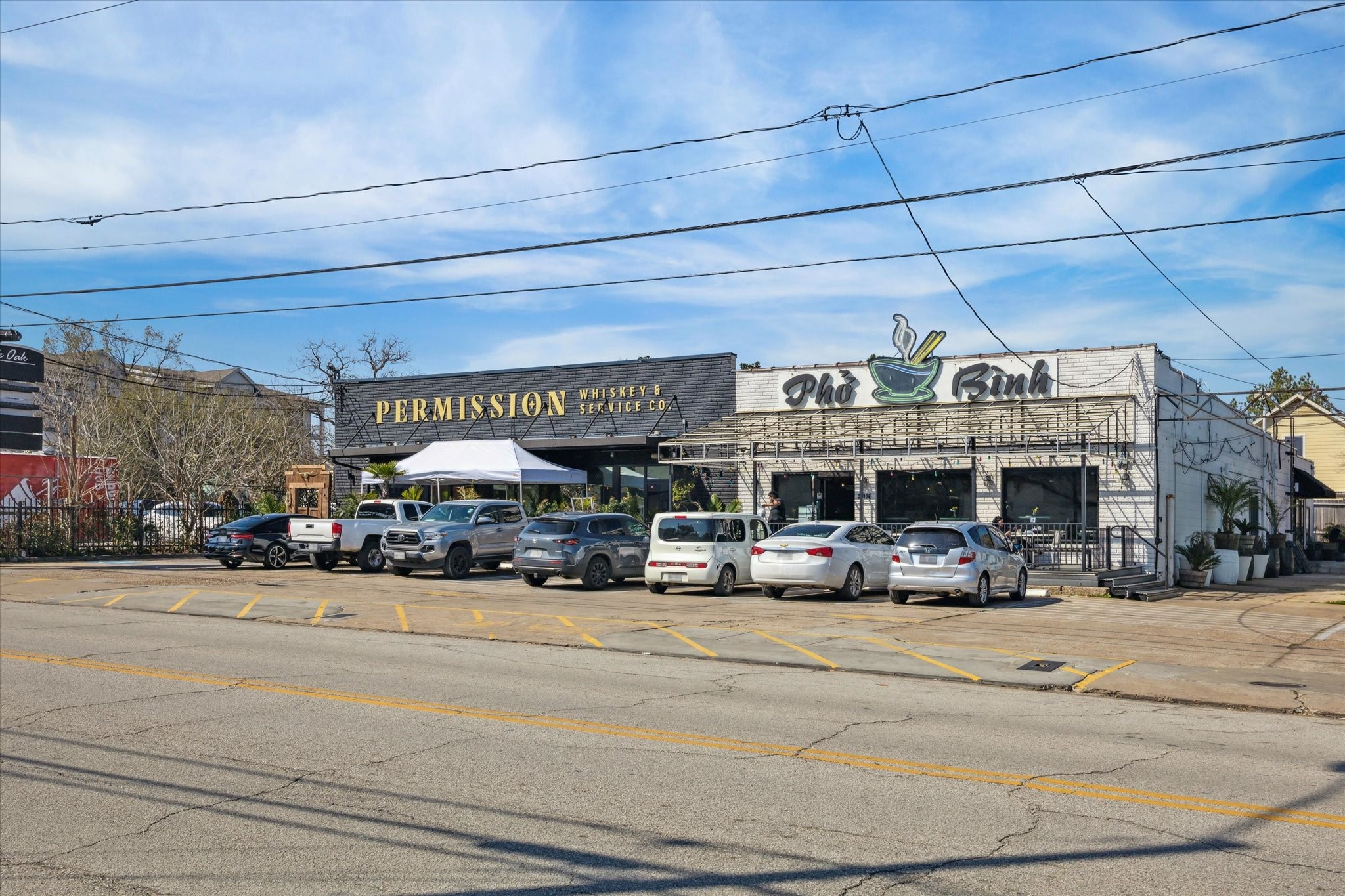 Neighborhood favorites are close at hand, with local dining and gathering spots along the Heights corridors adding to the areas lively, walkable lifestyle.