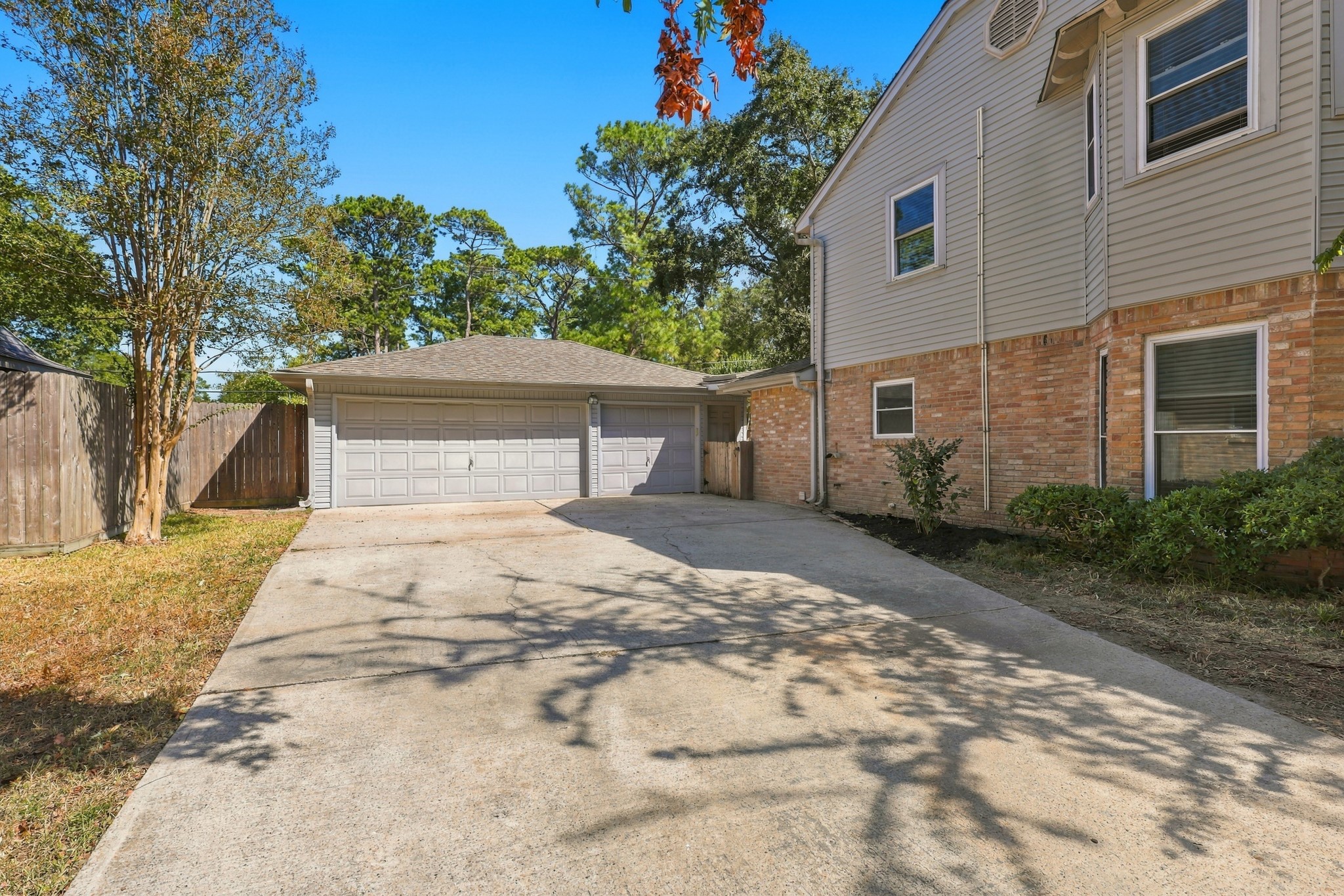 3 Car Garage with a Large Driveway 3 Car Garage with a Large Driveway