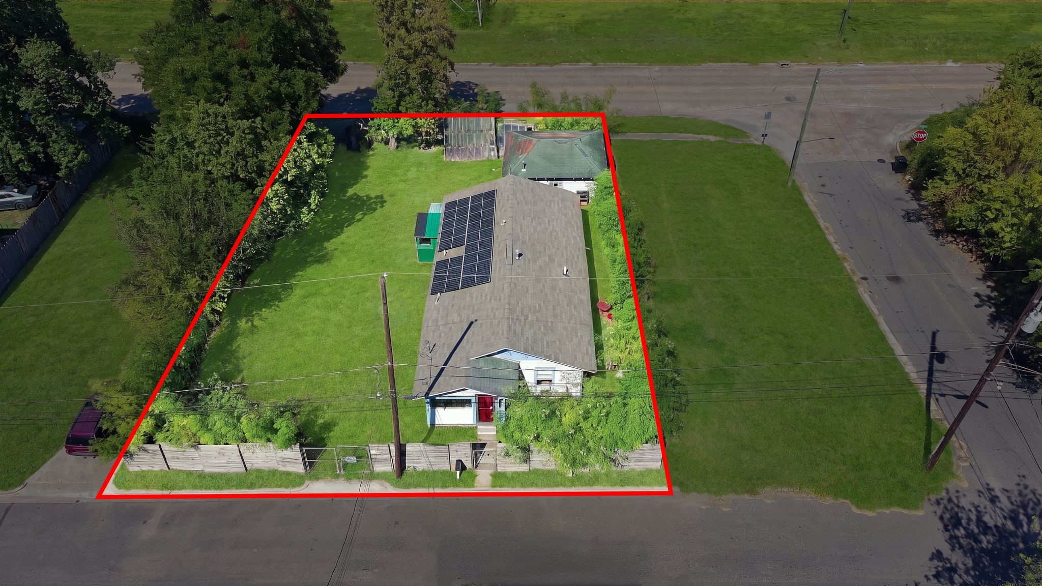 Welcome to 1323 E 36th Street in the Bellavista community. This aerial view outlines the 8,000 sq ft lot. Welcome to 1323 E 36th Street in the Bellavista community. This aerial view outlines the 8,000 sq ft lot.