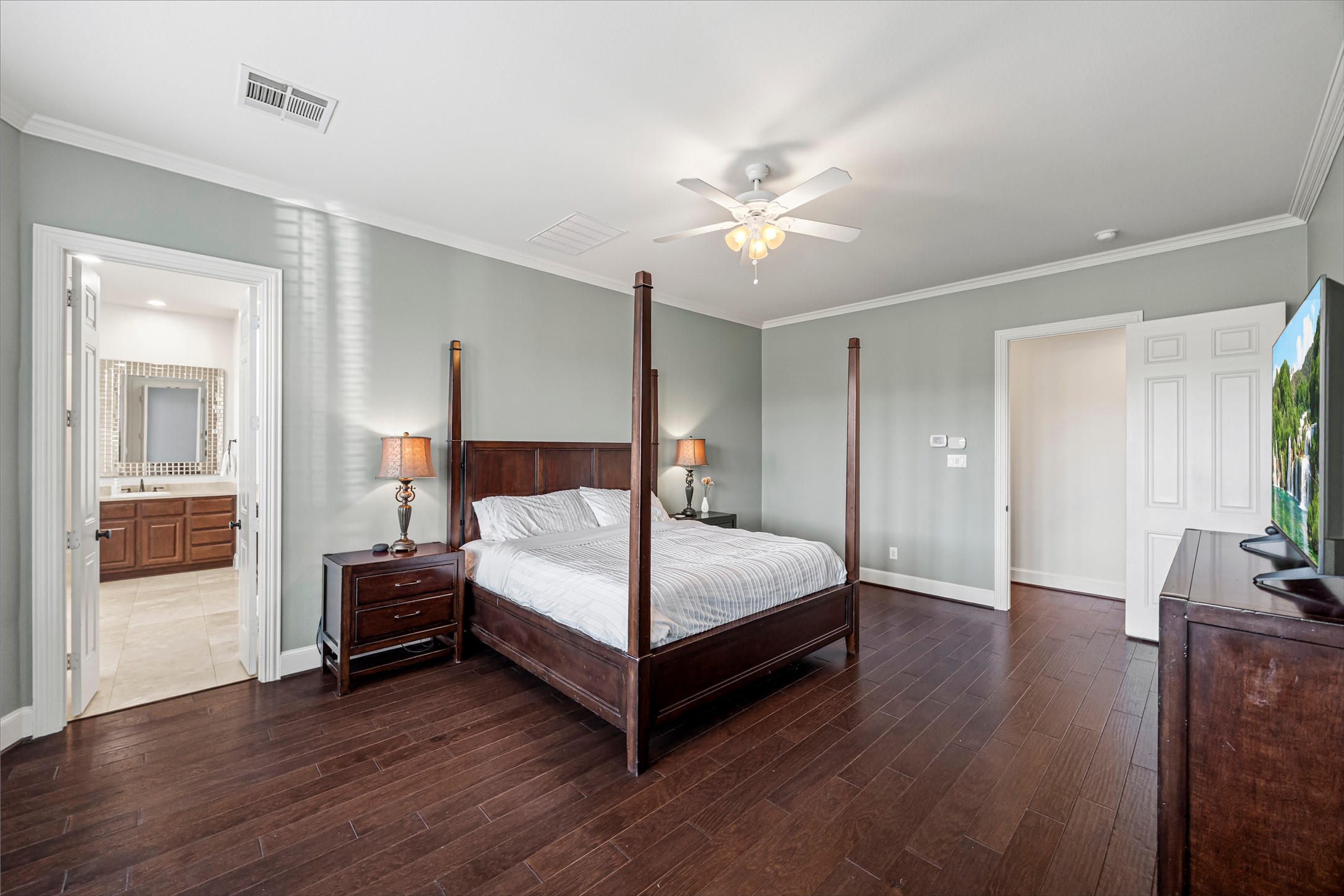 Primary bedroom retreat with abundant natural light and access to the en suite bath. New windows (2024). Updated paint throughout.