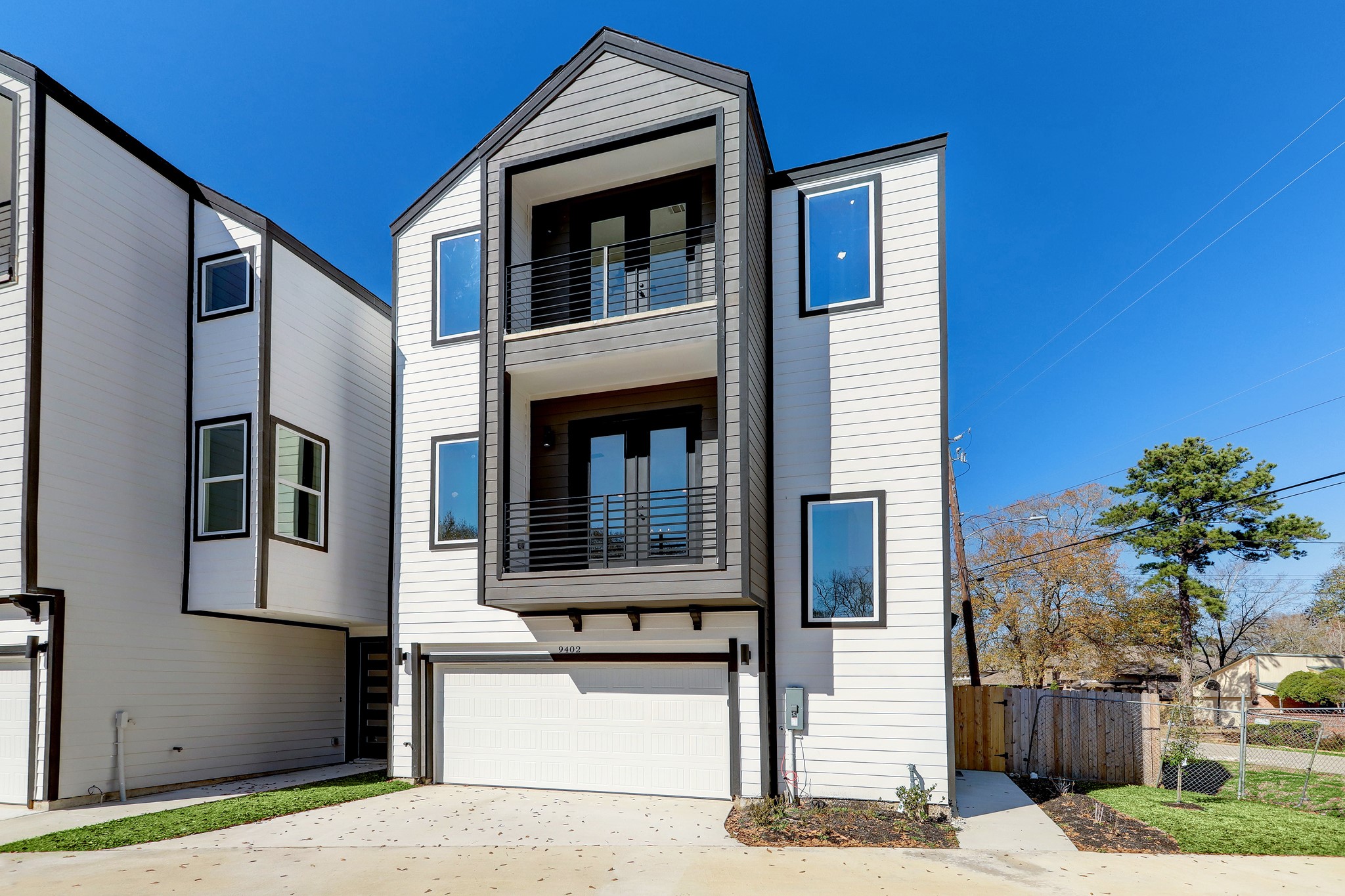 Located in the gated boutique community of Bauer Springs