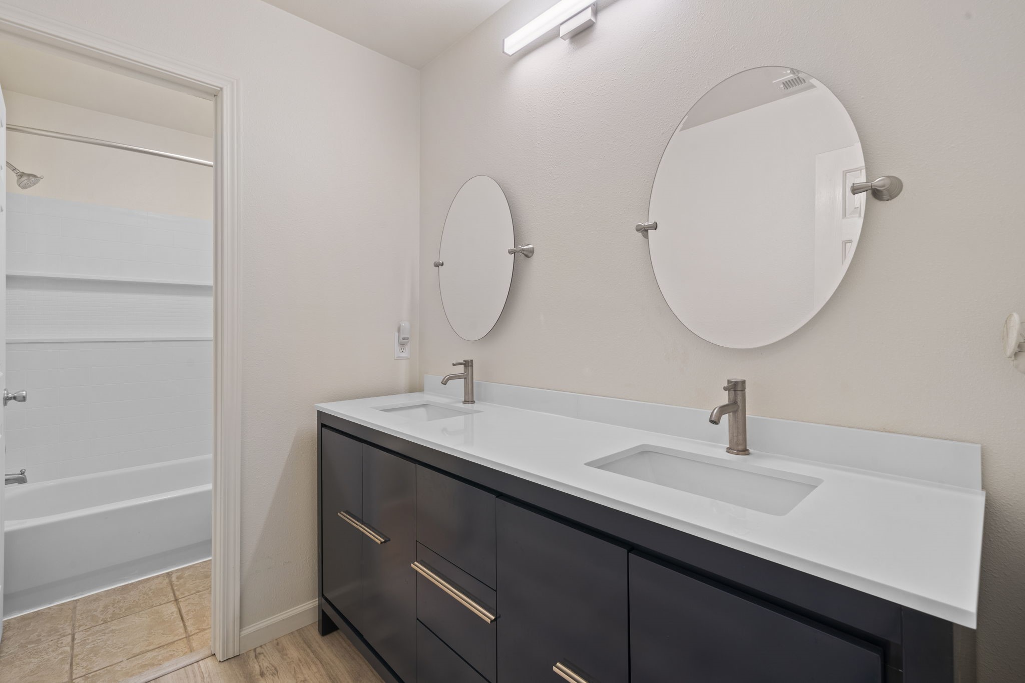 Recently remodeled bathroom - Located on the 2nd floor. Recently remodeled bathroom - Located on the 2nd floor.