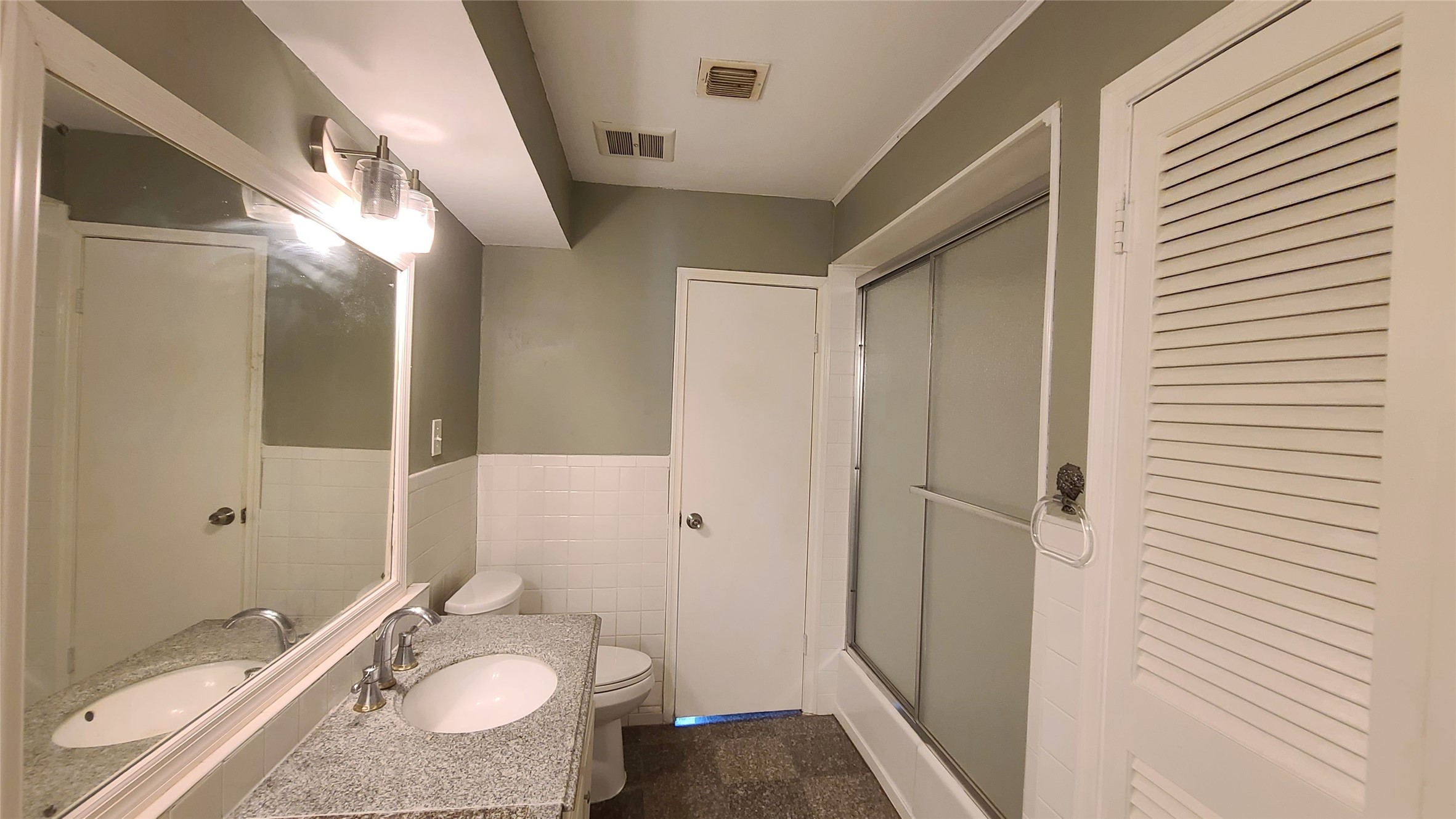 Secondary bath has  shower/tub combo