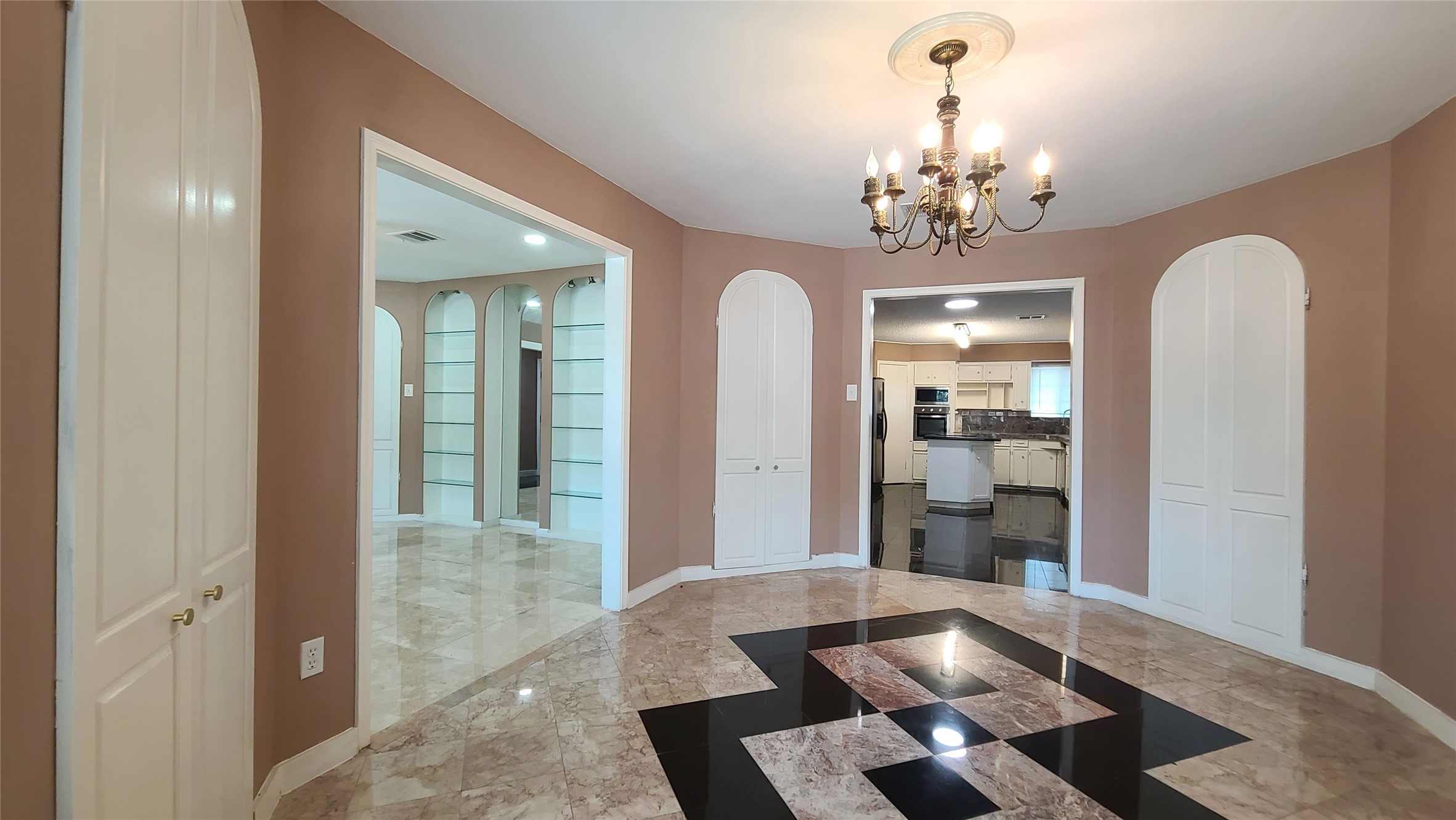 902 Ashford Parkway, Houston, TX 77077
