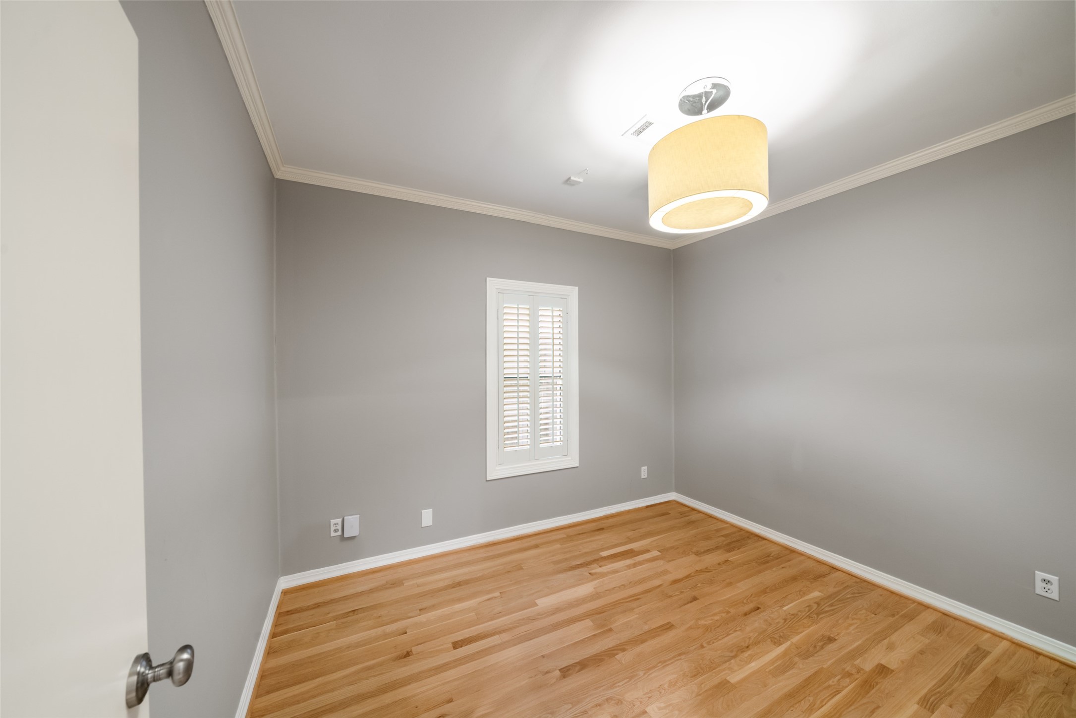 Middle bedroom
