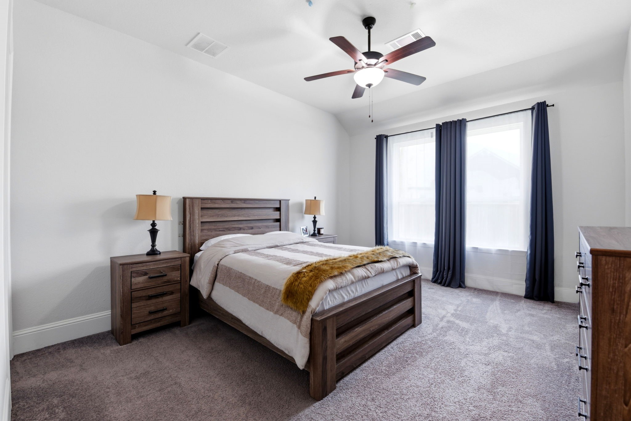 First floor bedroom with En-Suite (not primary)