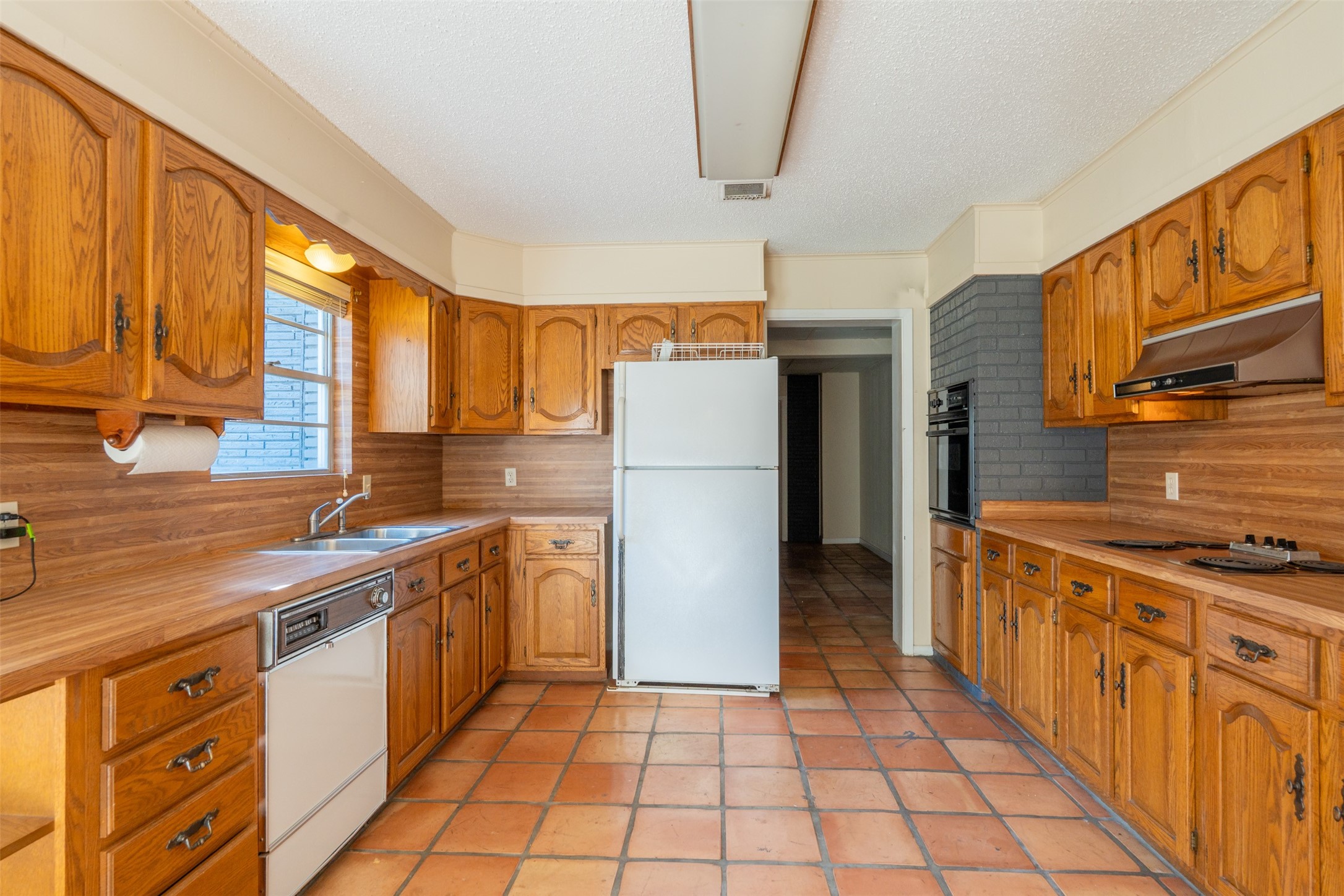 3900 Aggie Drive, Bay City, TX 77414