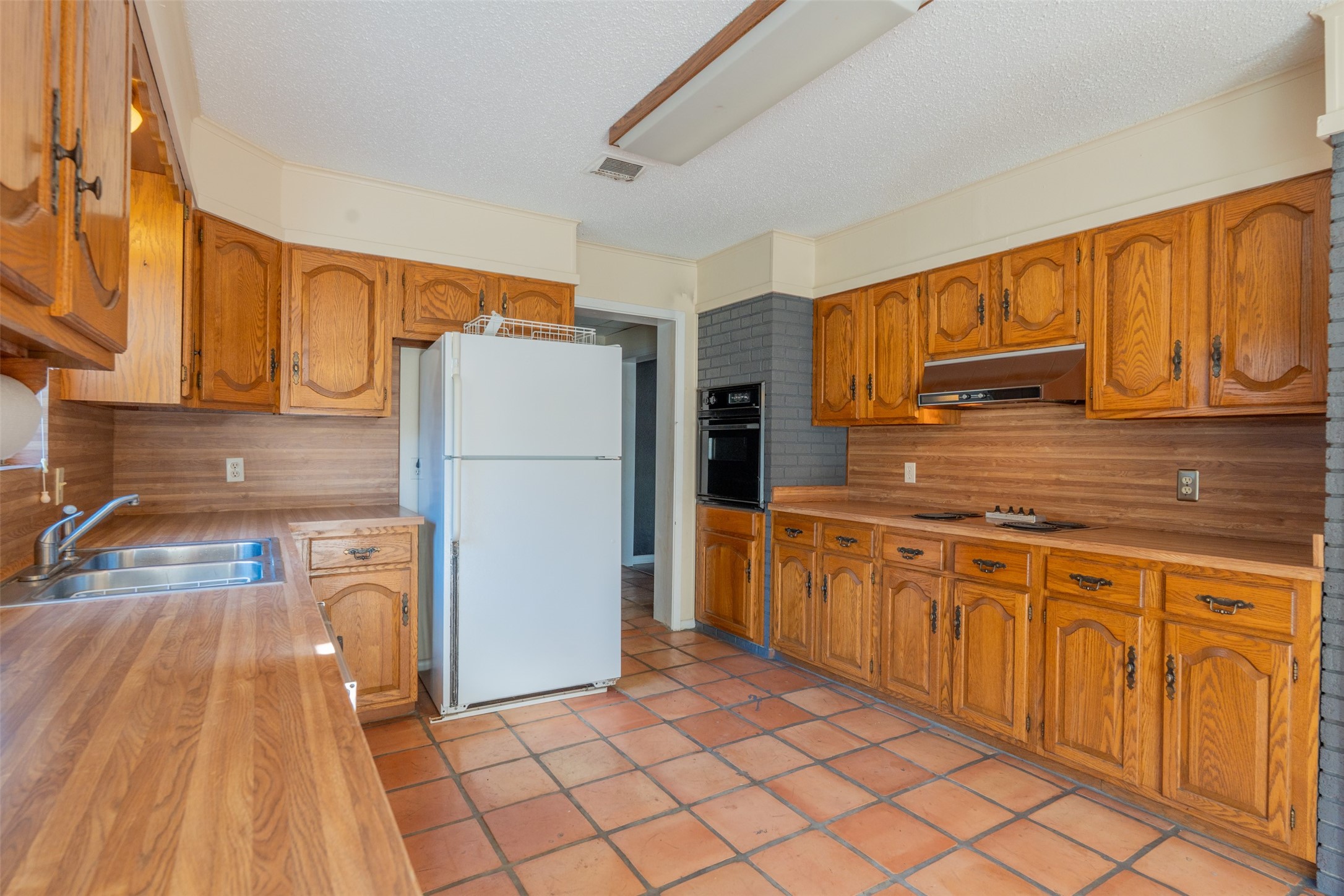 3900 Aggie Drive, Bay City, TX 77414