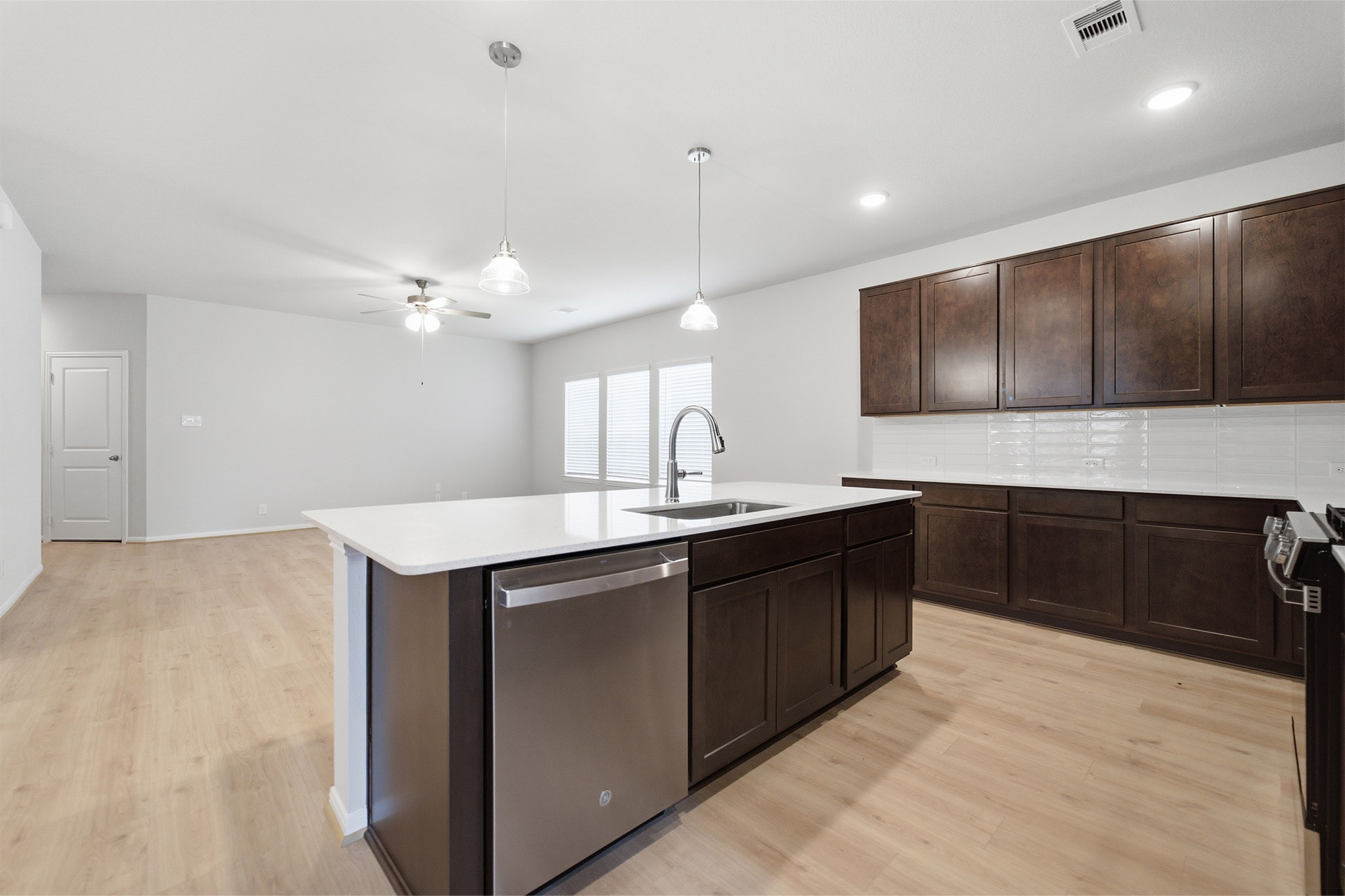 768 Red Mulberry Street, La Marque, TX 77568