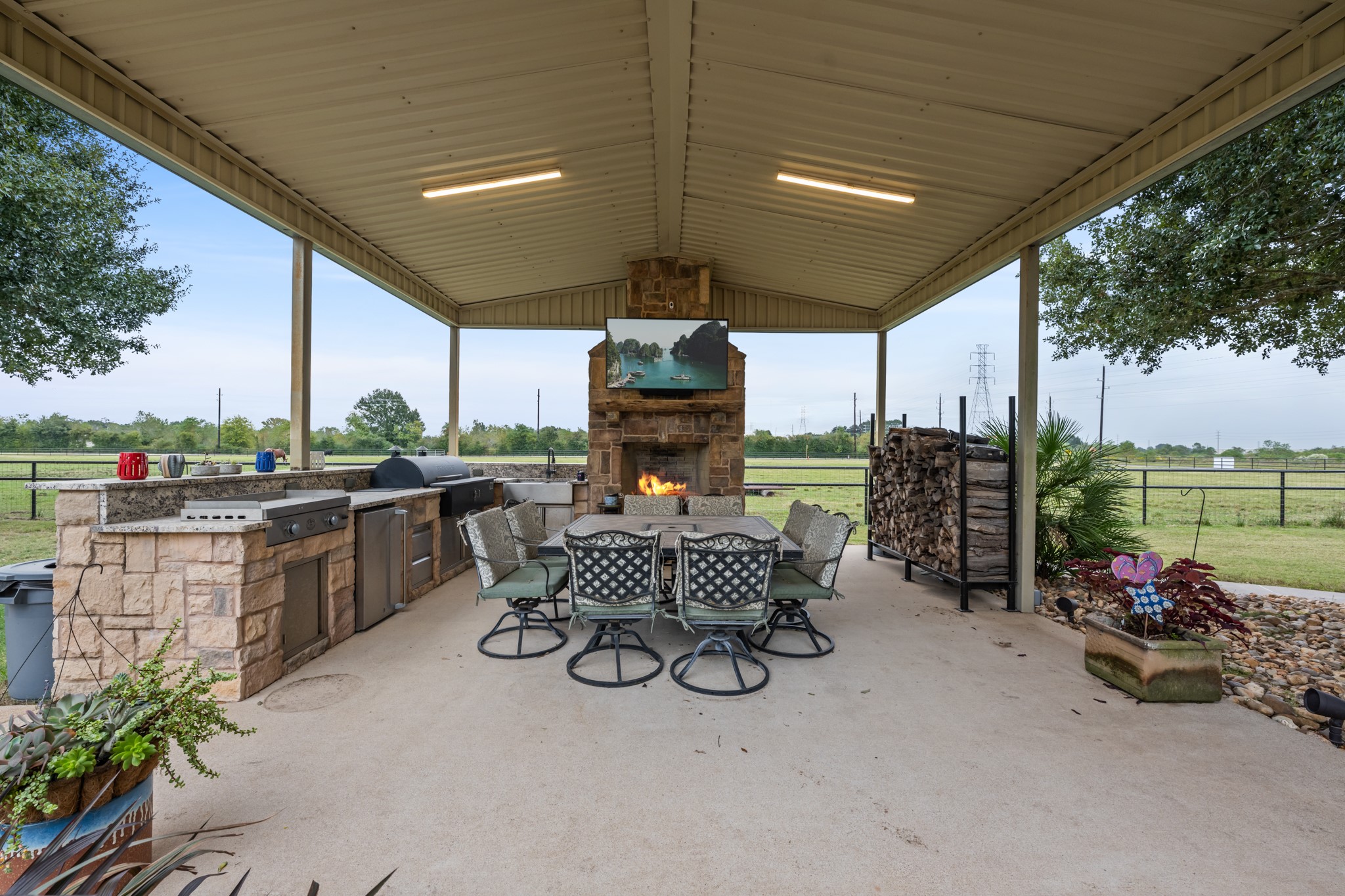 outdoor kitchen