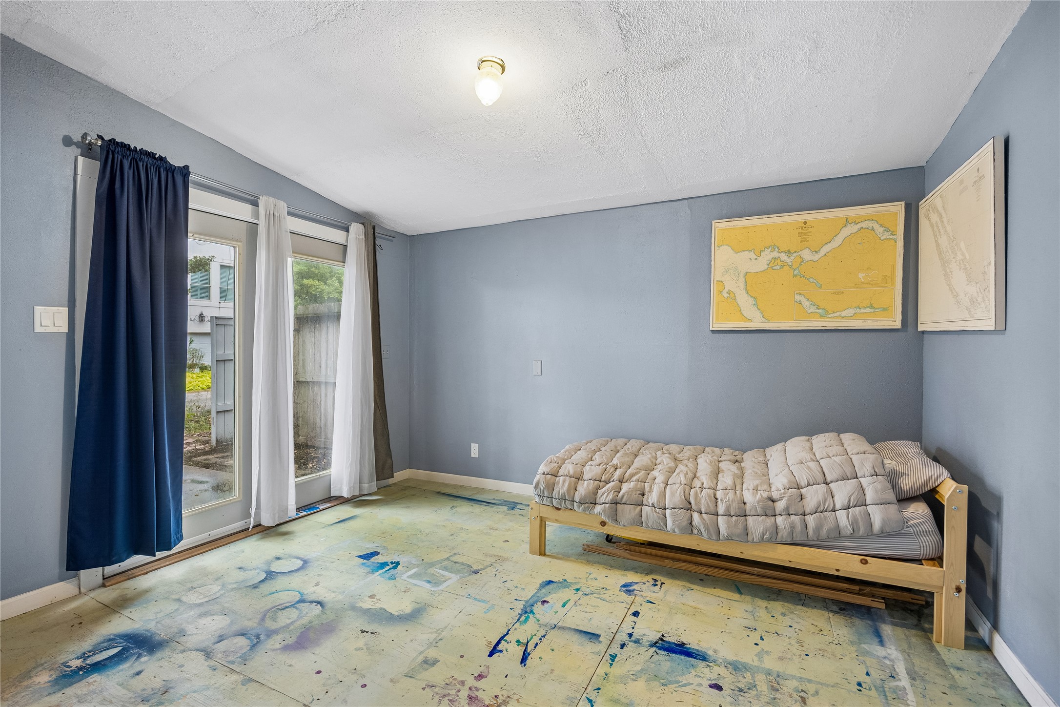 A versatile "flex" bedroom offers plenty of usable space, ready to adapt to the next owner's needs.