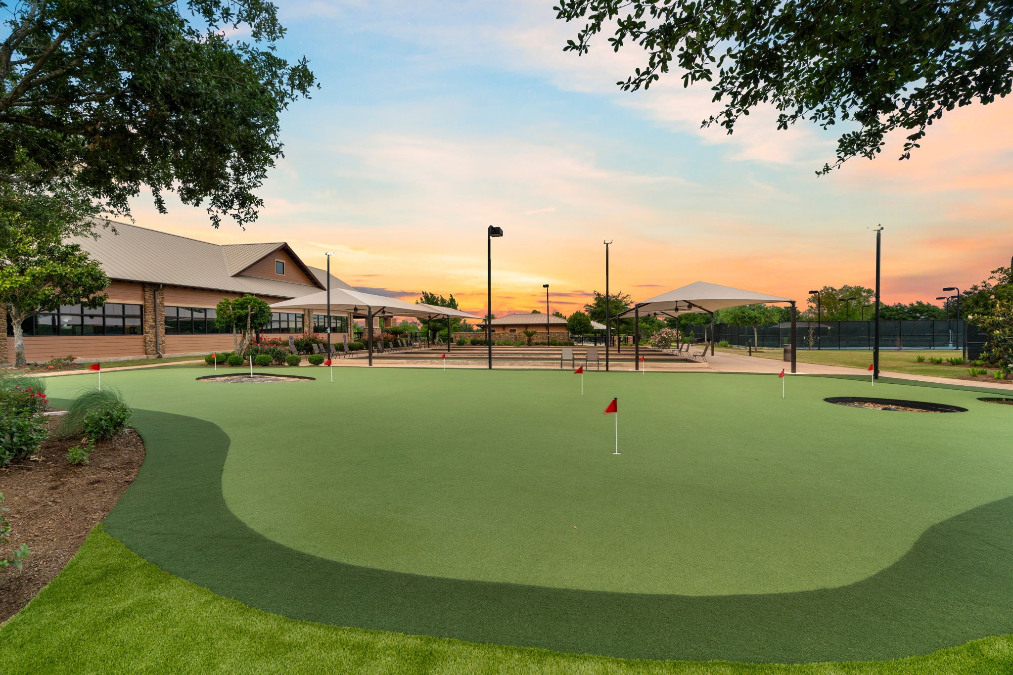 Practice your putting skills on the Lakehouse putting green! Perfect for sharpening your short game, enjoying fresh air & a little friendly competition!