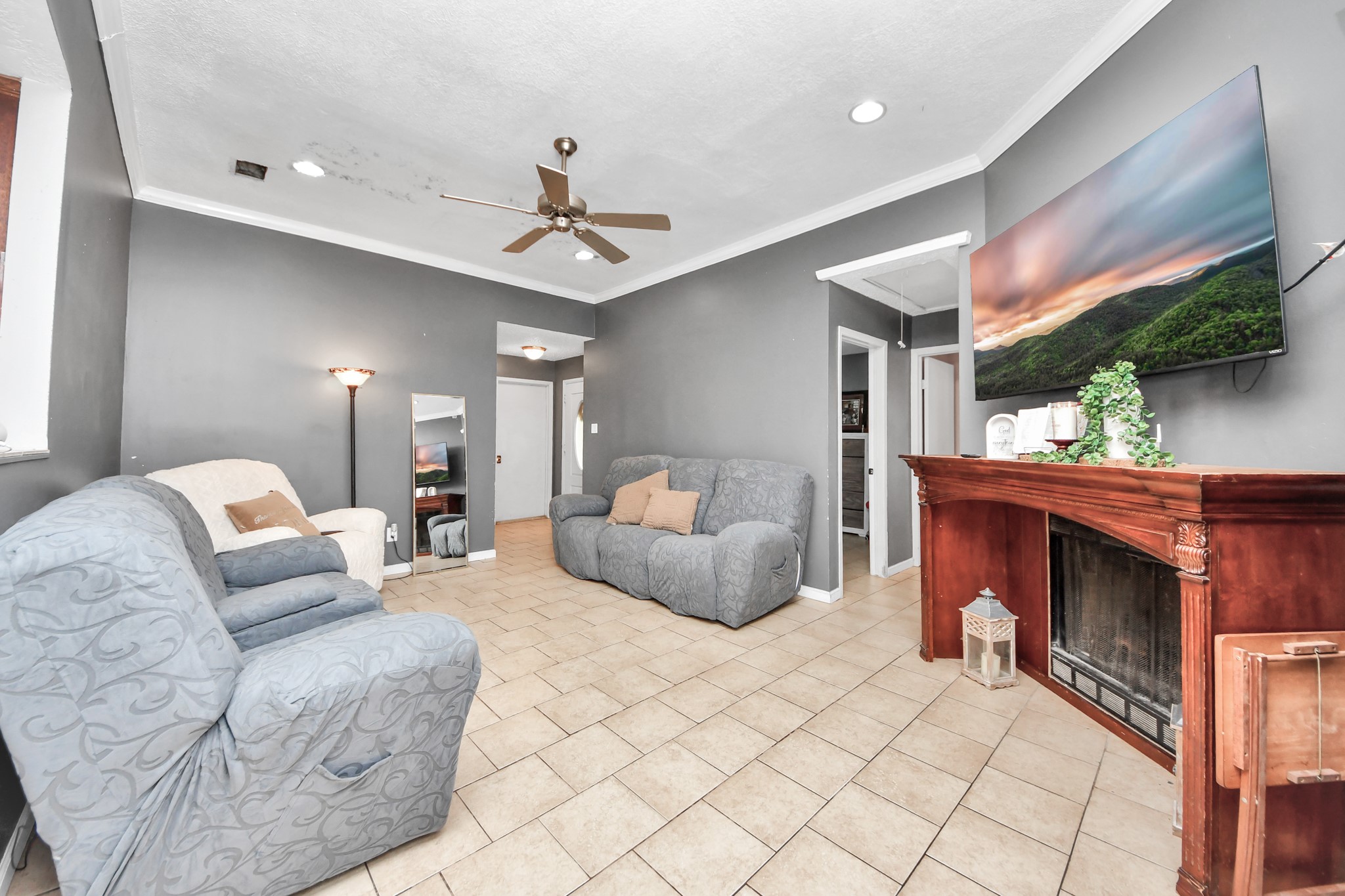 Formal living  perfect for relaxing or entertaining. Conveniently located next to the dining area and kitchen, offering a comfortable and functional layout for everyday living.