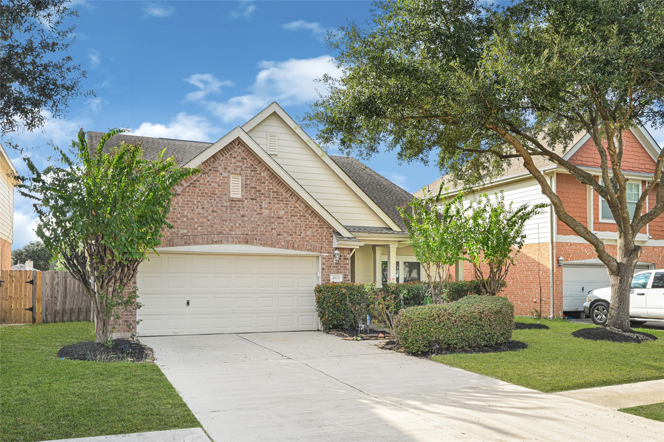 Welcome to 4923 Trailing Clover Ct. Welcome to 4923 Trailing Clover Ct.