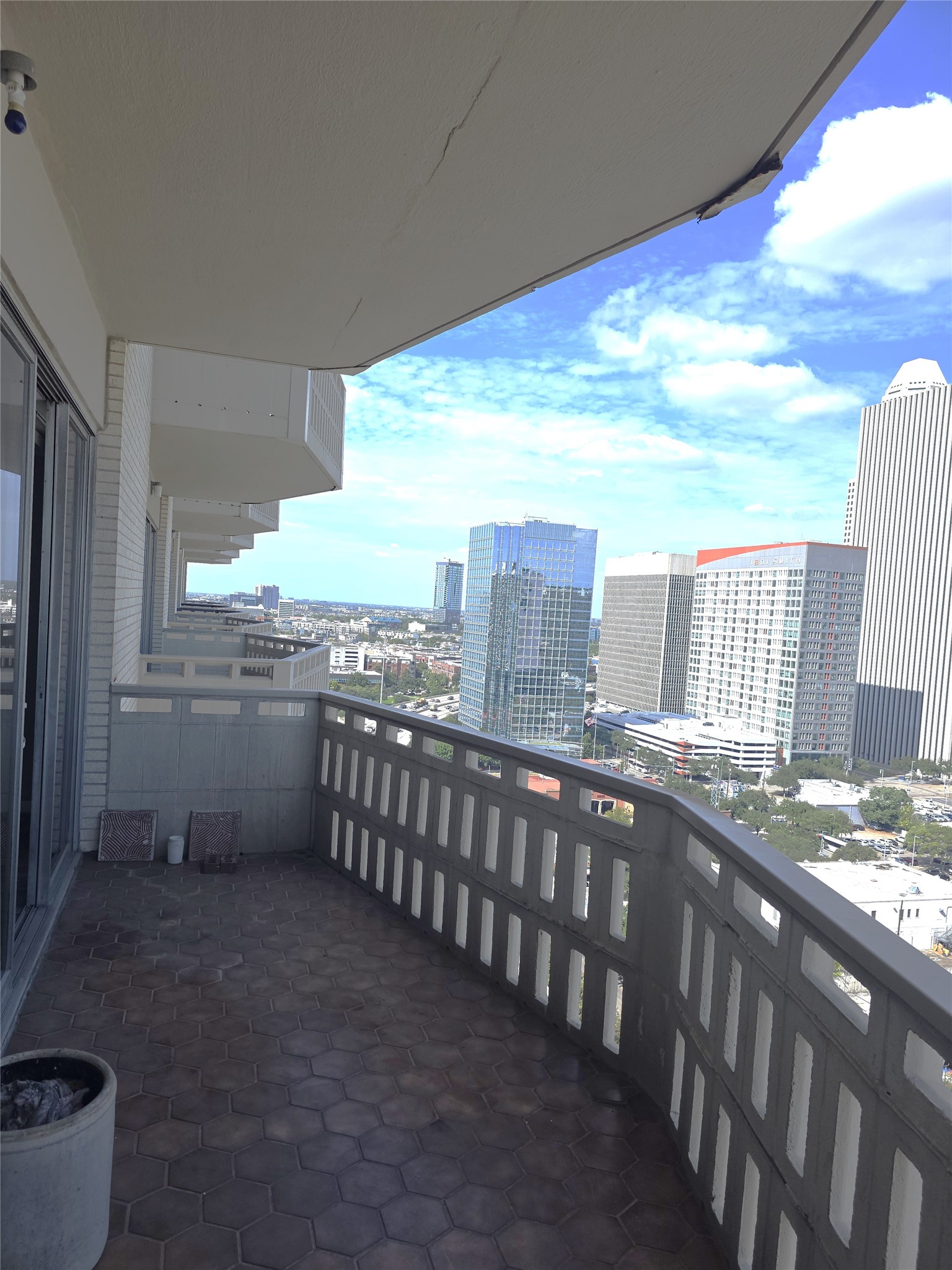 2016 Main Street, #1907, Houston, TX 77002